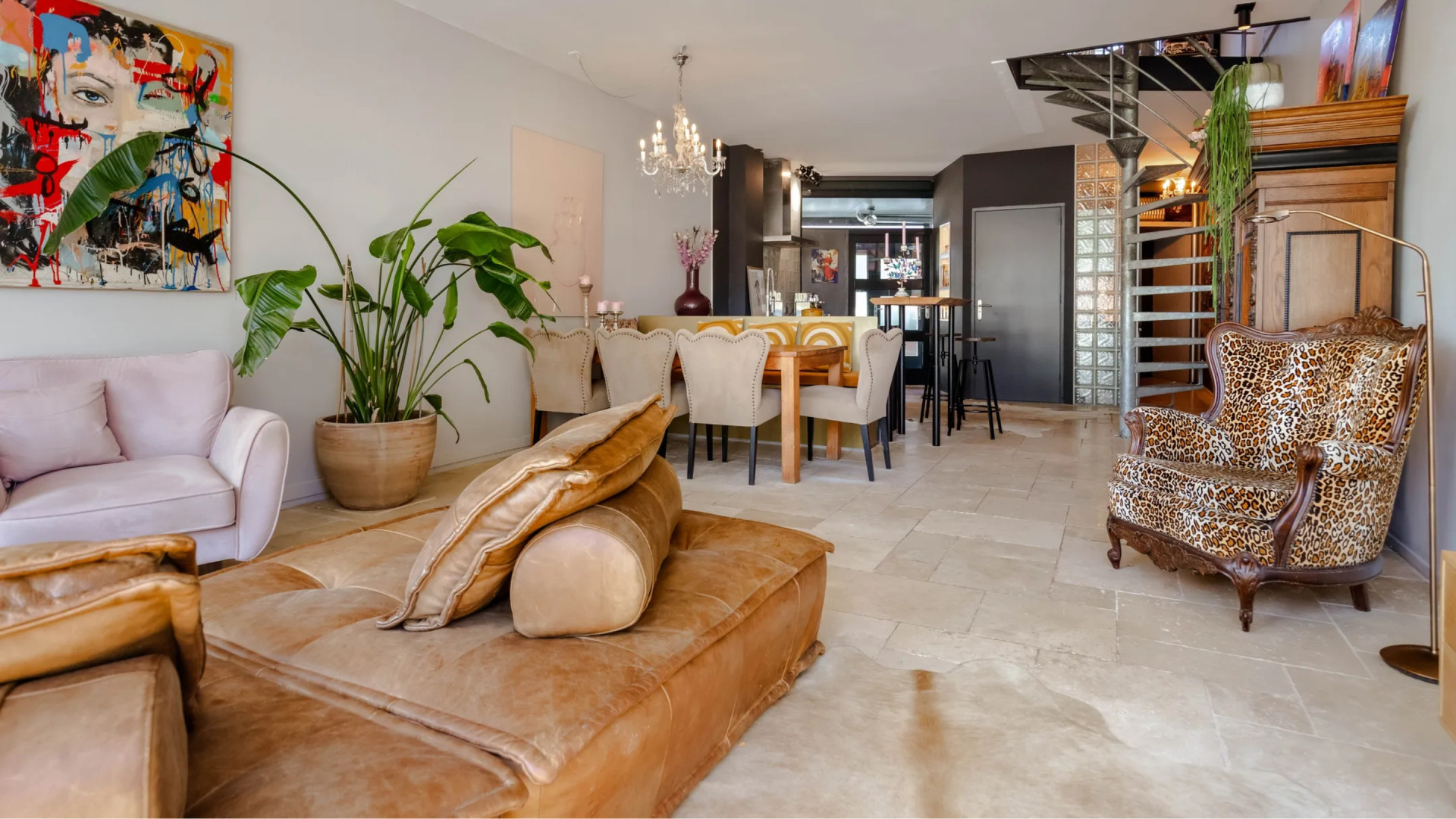 Jeroen Pauw koopt zeer bijzondere waterwoning met eigen steiger en ligplaats. Zie foto’s 4