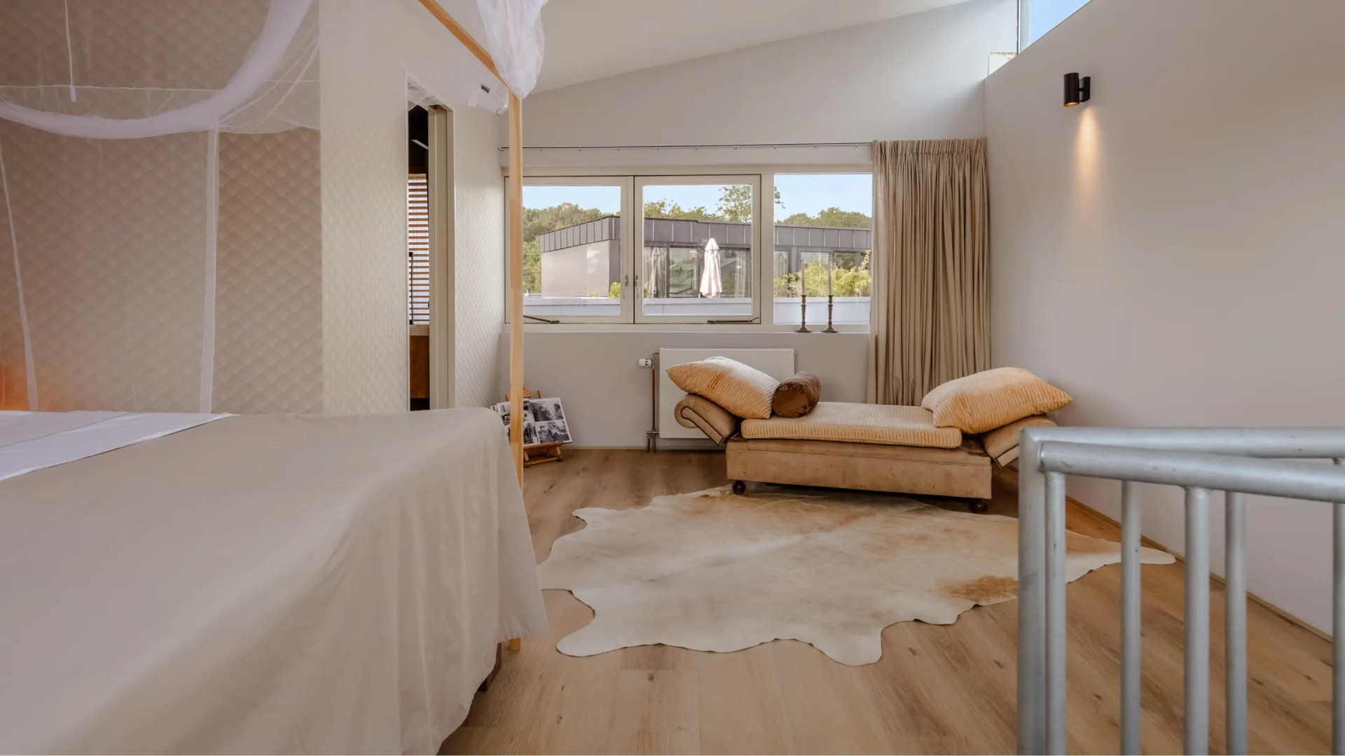 Jeroen Pauw koopt zeer bijzondere waterwoning met eigen steiger en ligplaats. Zie foto’s 7