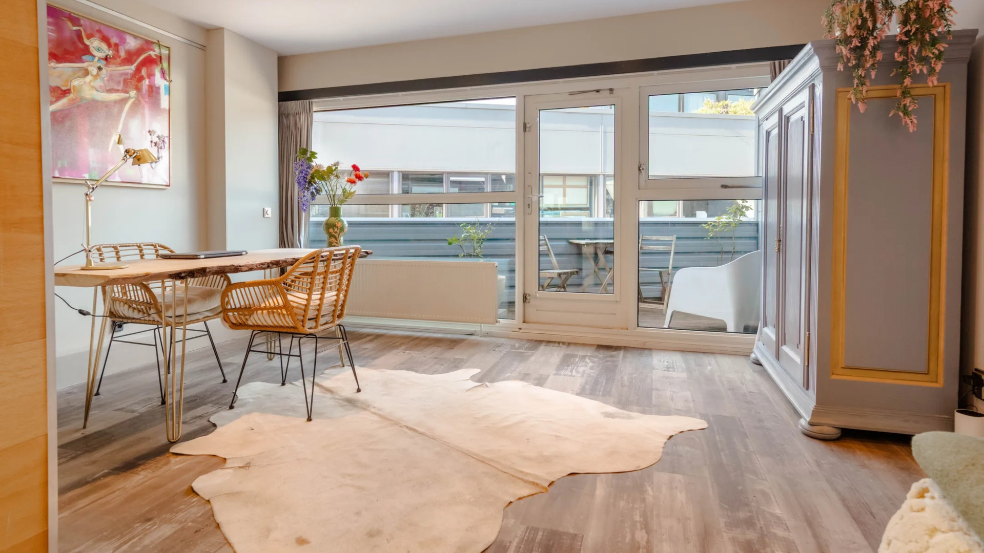 Jeroen Pauw koopt zeer bijzondere waterwoning met eigen steiger en ligplaats. Zie foto’s 8