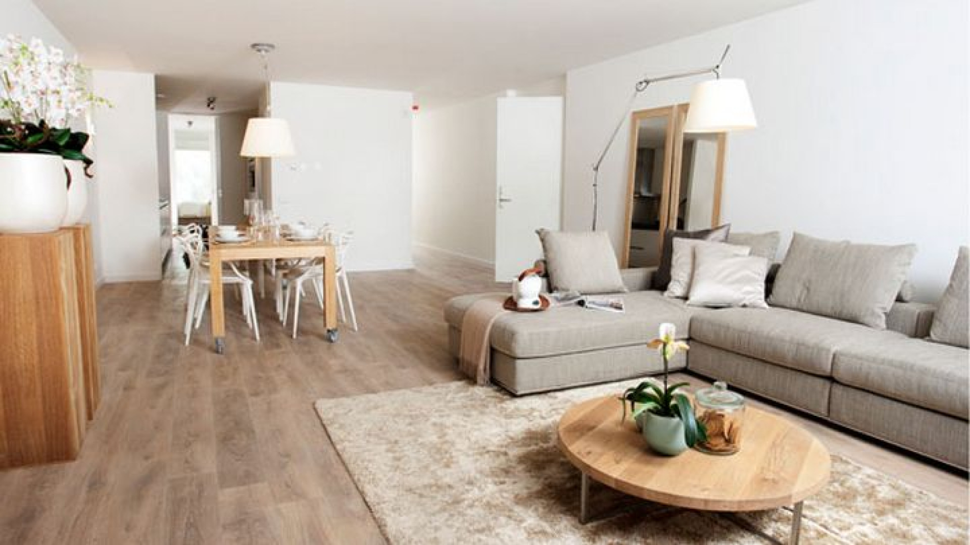 Waylon koopt luxe appartement in Amsterdam.