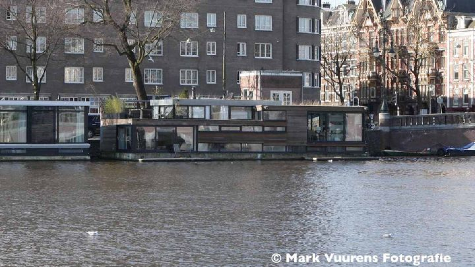 Kluun koopt waanzinnig luxe woonboot op de Amstel! 1