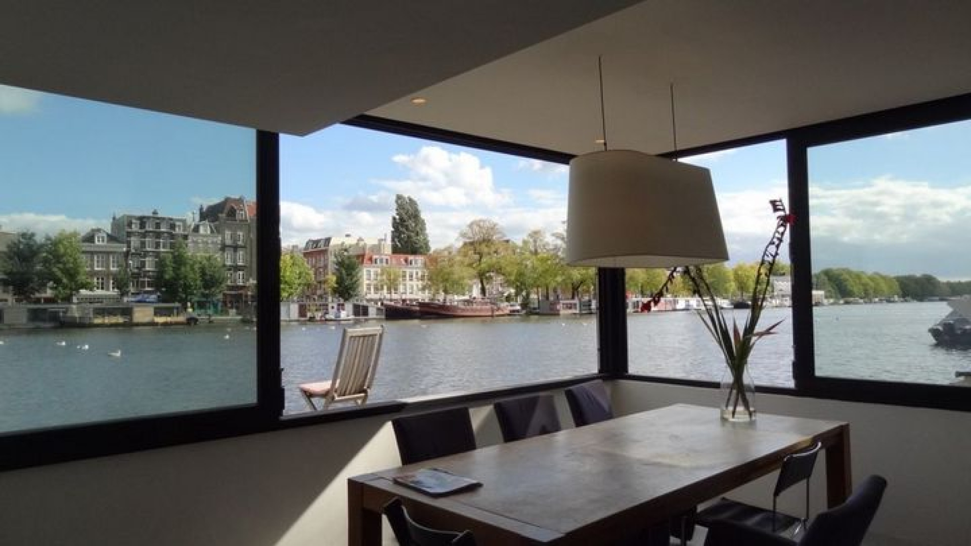 Kluun koopt waanzinnig luxe woonboot op de Amstel! 13