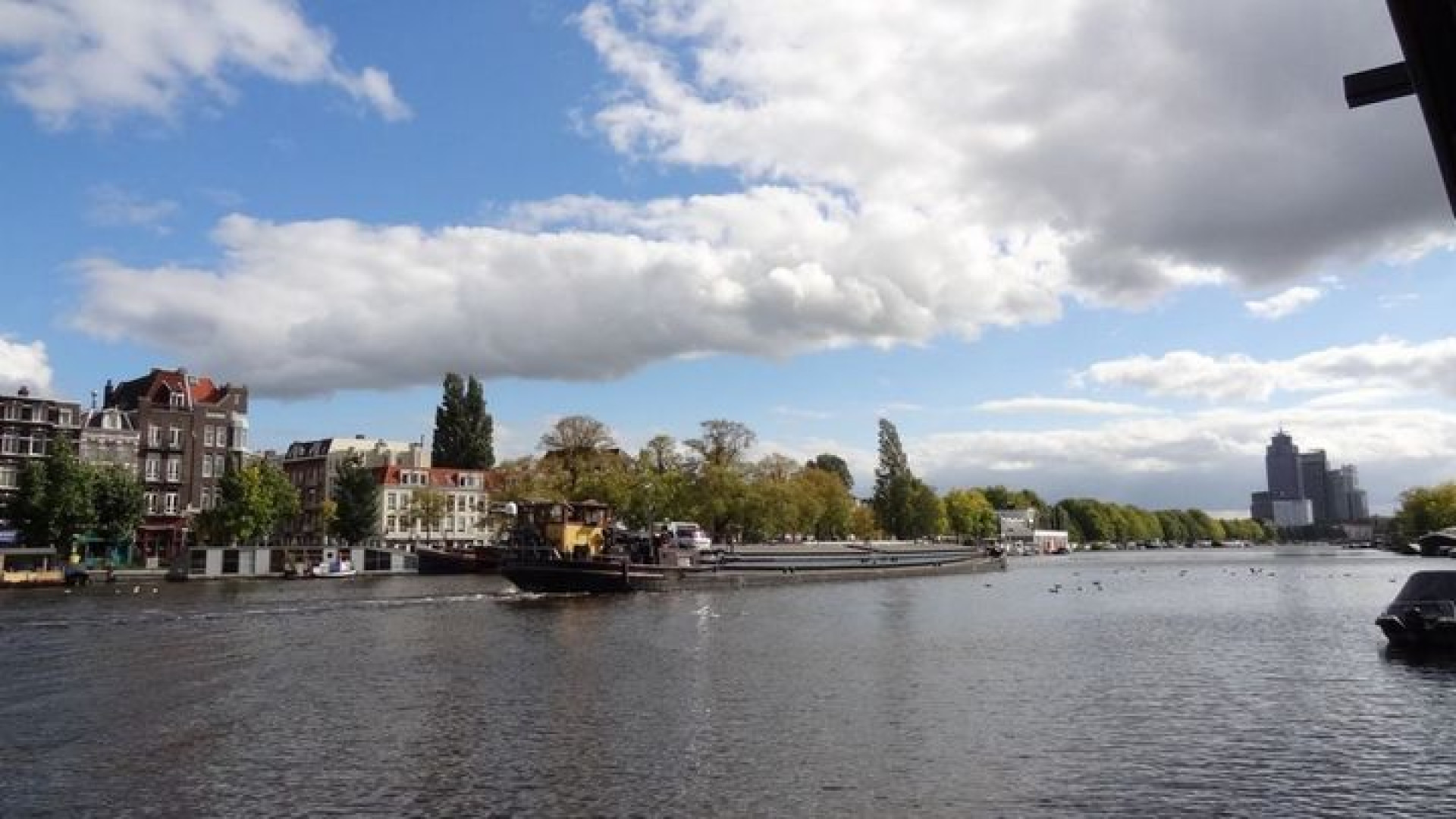 Kluun koopt waanzinnig luxe woonboot op de Amstel! 5