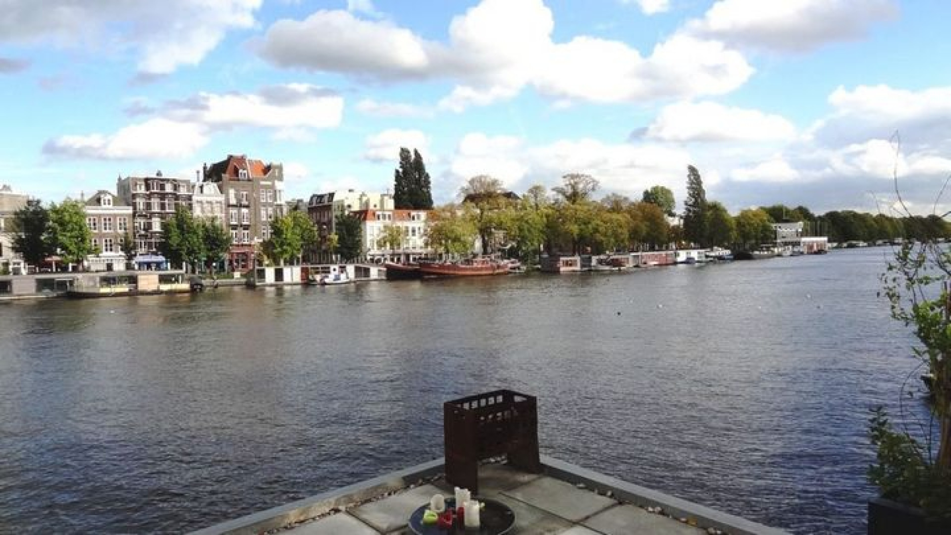 Kluun koopt waanzinnig luxe woonboot op de Amstel! 6