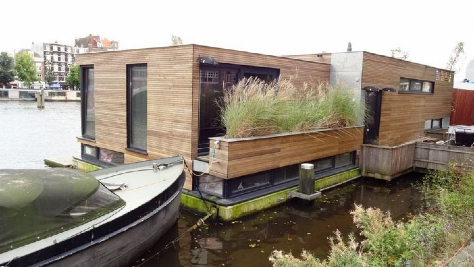 Kluun verkoopt huis met winst en geniet op deze luxe watervilla. Zie foto's!! 7