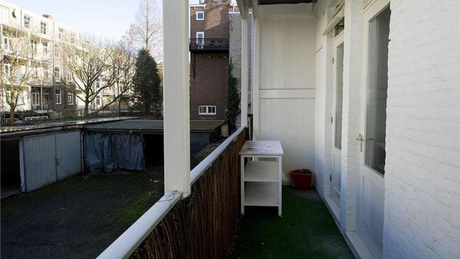 Peter van der Vorst zet zijn appartement in de Amsterdamse Pijp te koop! 12