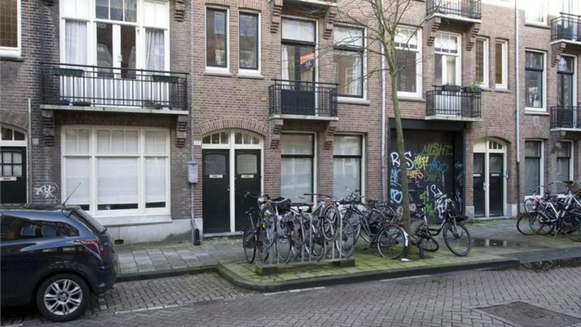 Peter van der Vorst zet zijn appartement in de Amsterdamse Pijp te koop! 16