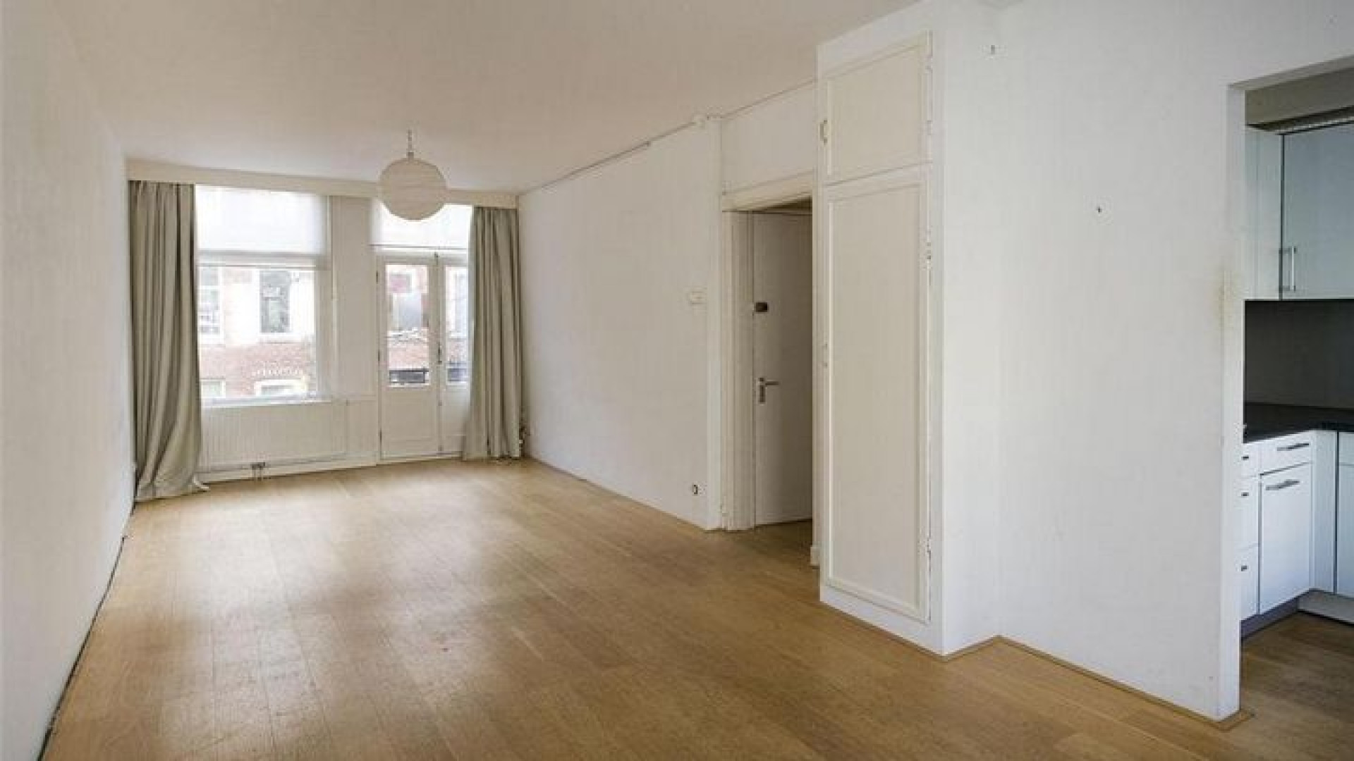 Peter van der Vorst zet zijn appartement in de Amsterdamse Pijp te koop!