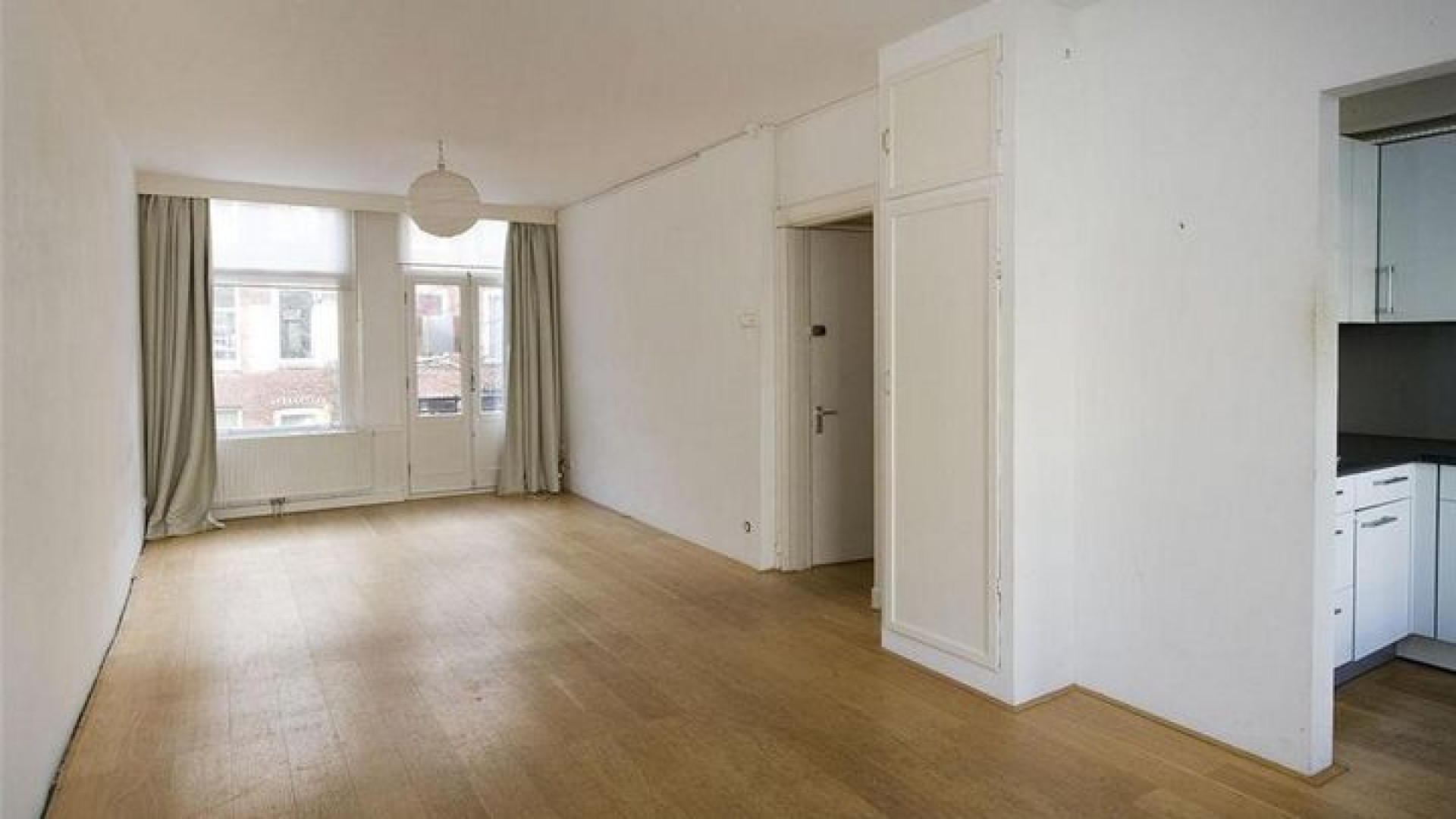 Peter van der Vorst zet zijn appartement in de Amsterdamse Pijp te koop! 9