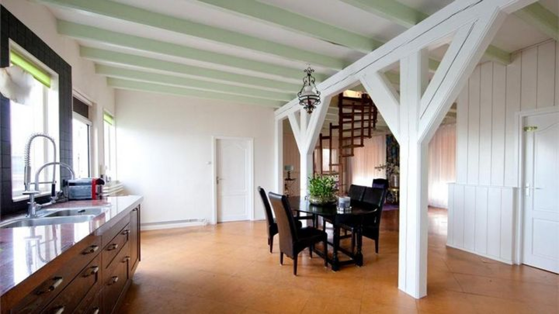 Karin Bloemen zet haar knusse huis te huur. Zie foto's 6