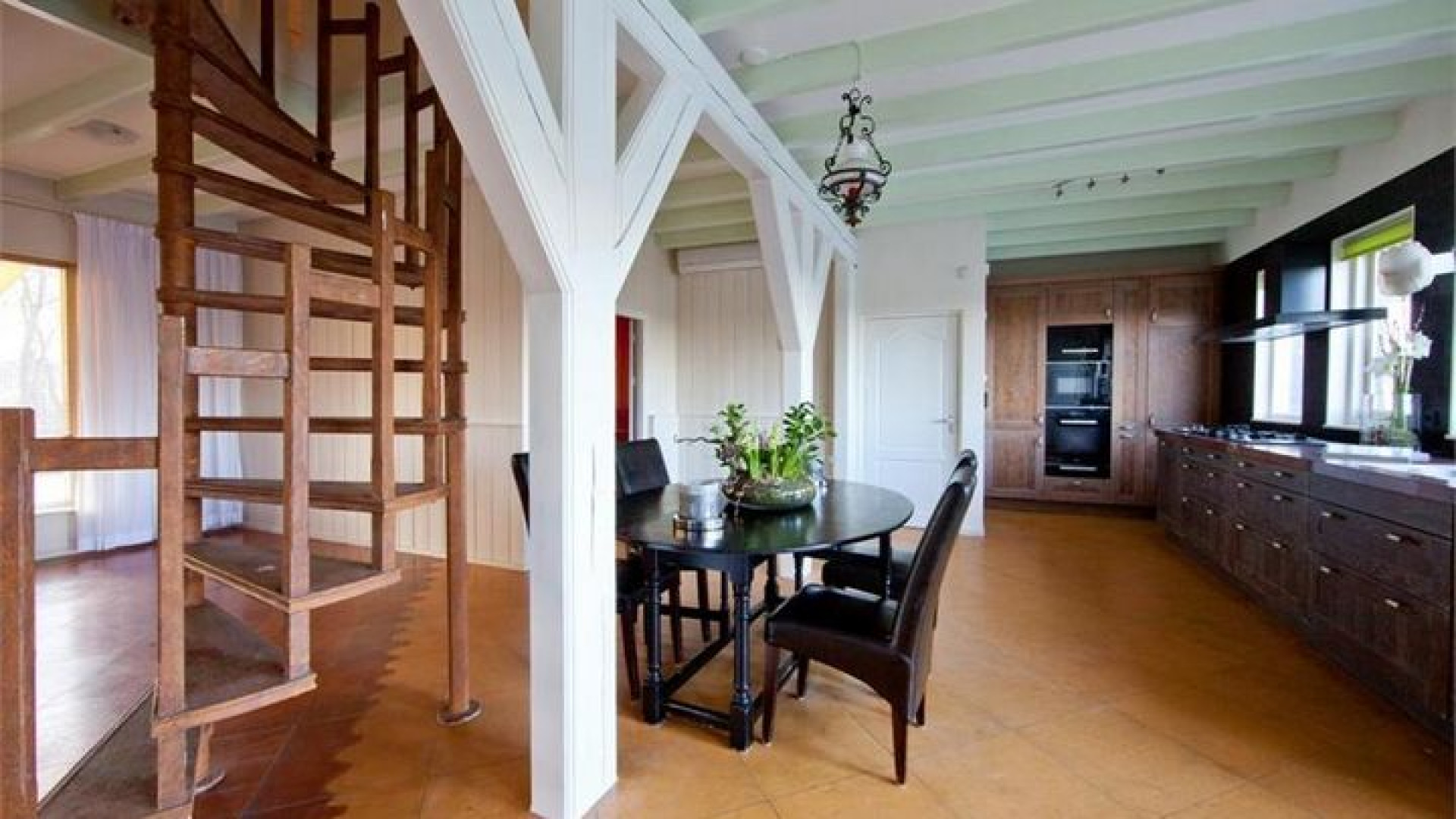 Karin Bloemen zet haar knusse huis te huur. Zie foto's 9