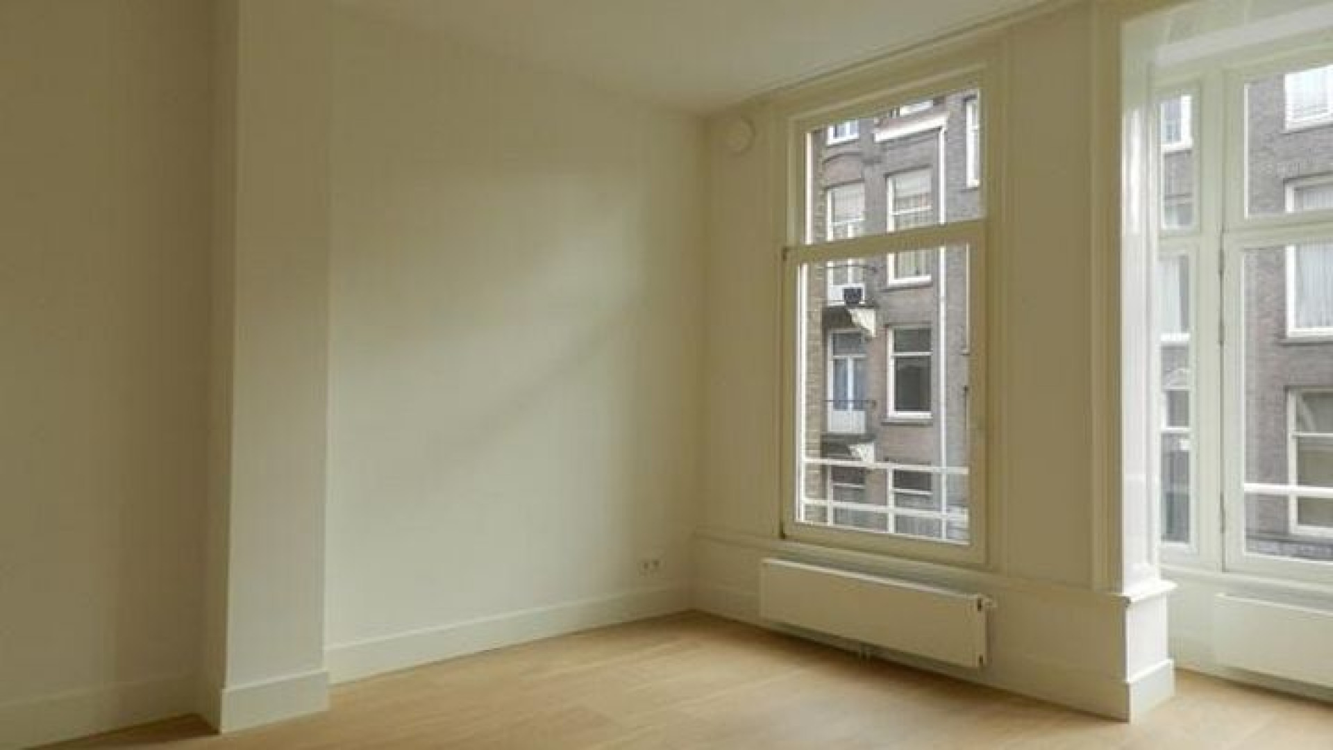 Reinout Oerlemans zet voormalig appartement Isa Hoes te huur. Zie foto's 18