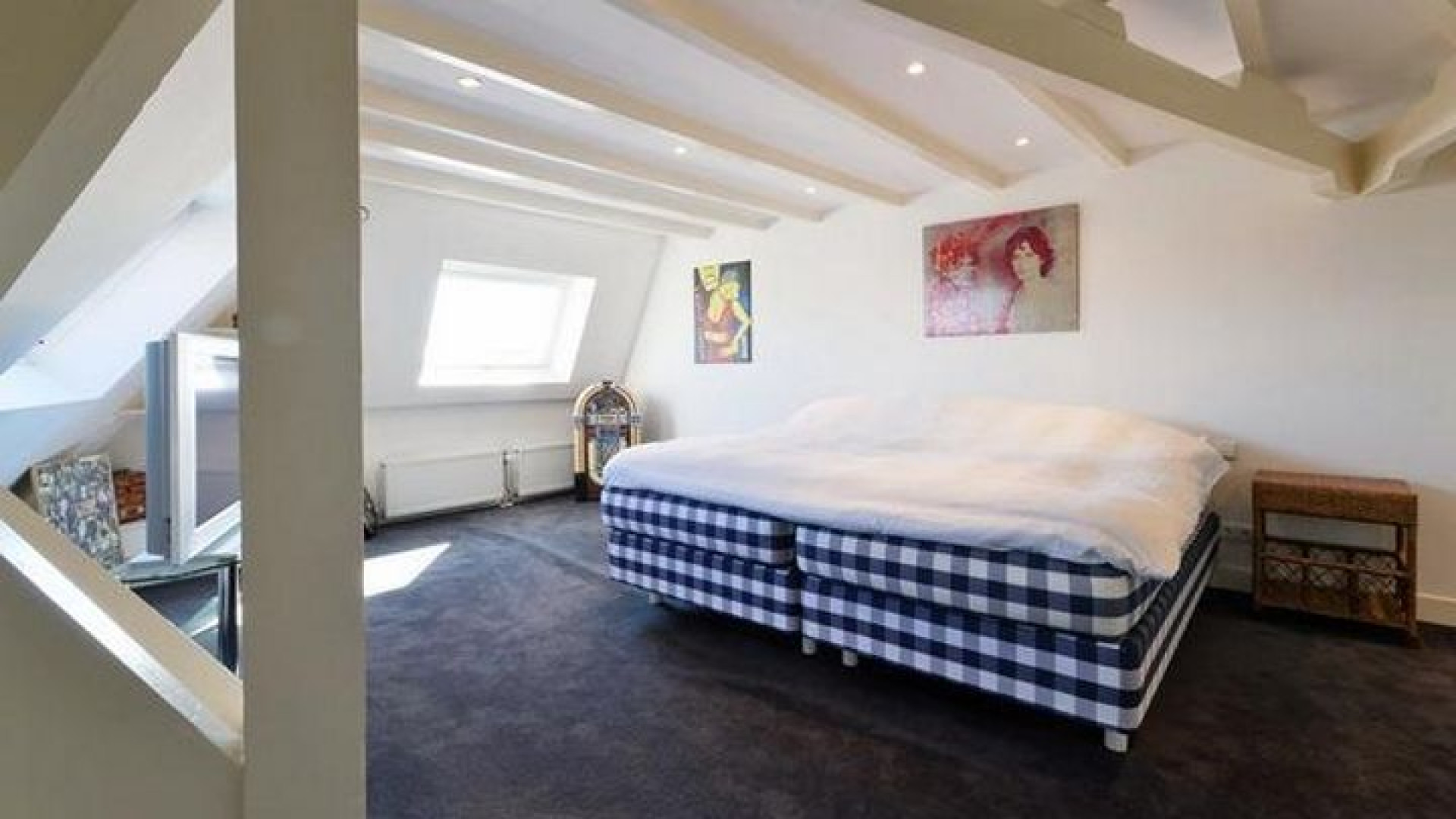 Dit appartement heeft Johnny de Mol aan zijn vader verkocht. Zie foto's 14