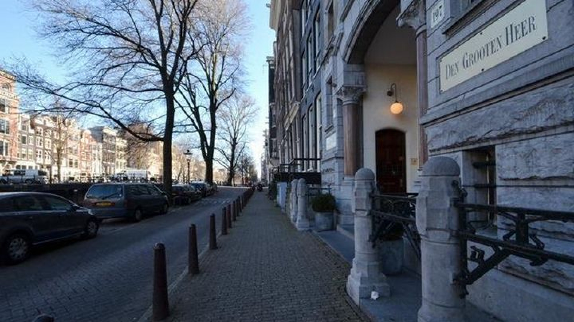 Johnny de Mol zet na drie jaar zijn penthouse weer te koop. Zie foto's 2