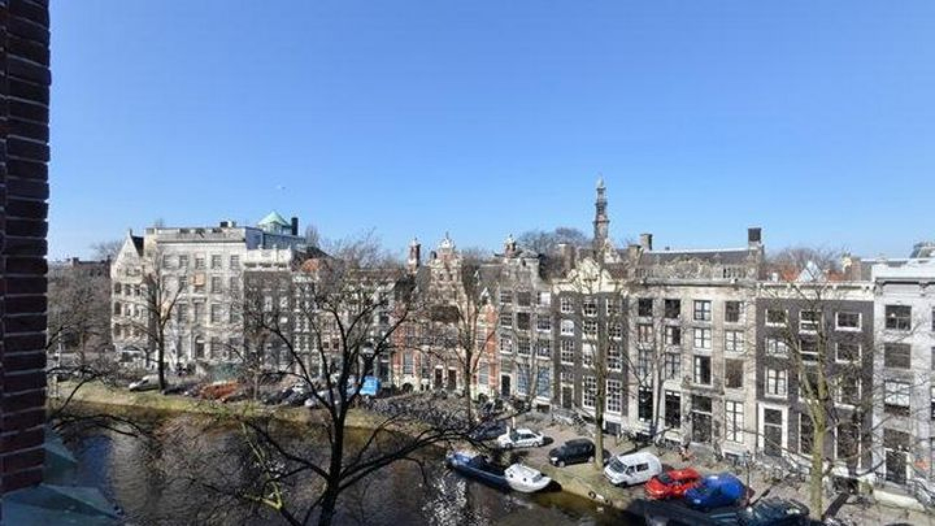 Johnny de Mol zet na drie jaar zijn penthouse weer te koop. Zie foto's 20