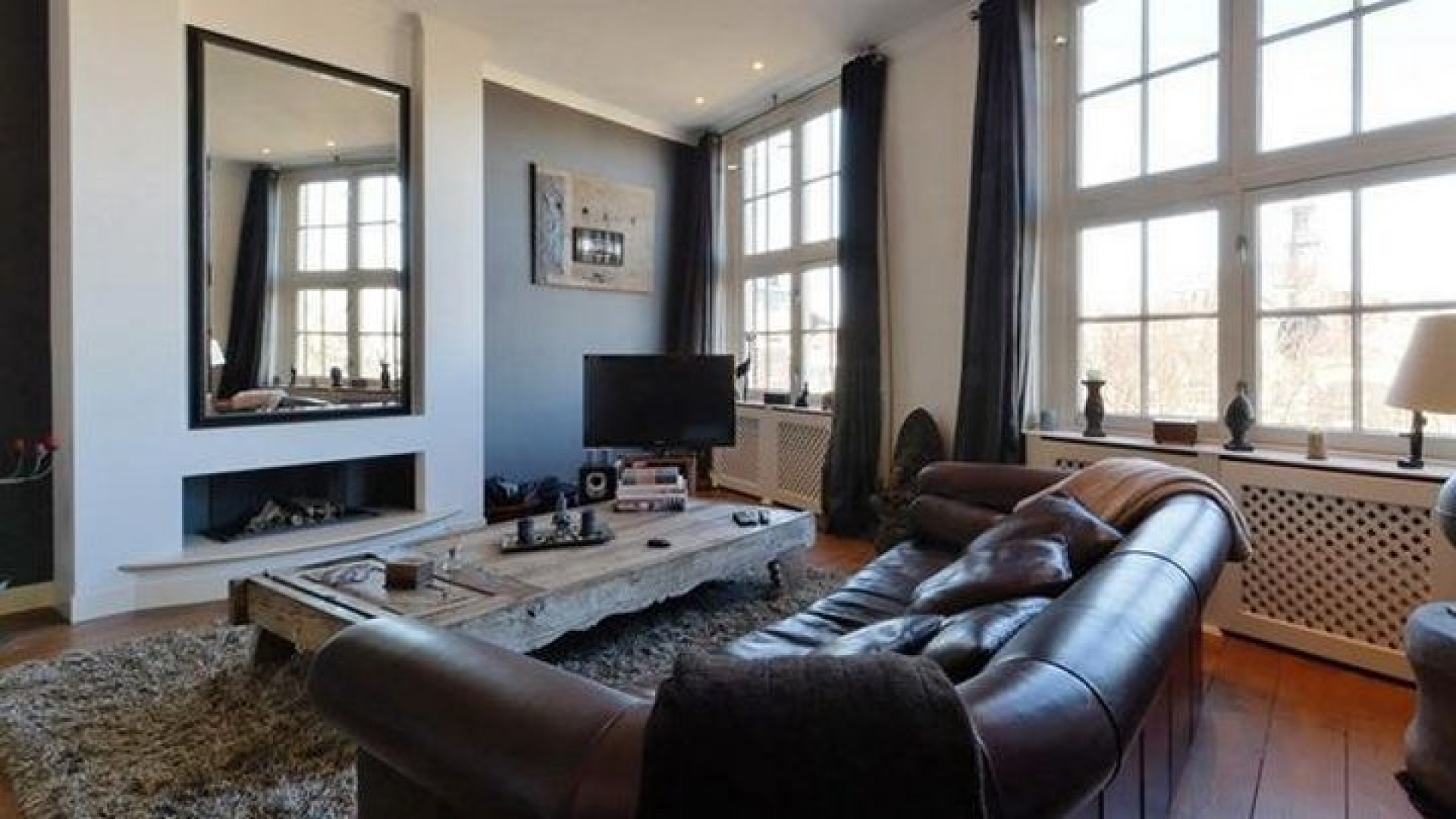 Dit appartement heeft Johnny de Mol aan zijn vader verkocht. Zie foto's 3