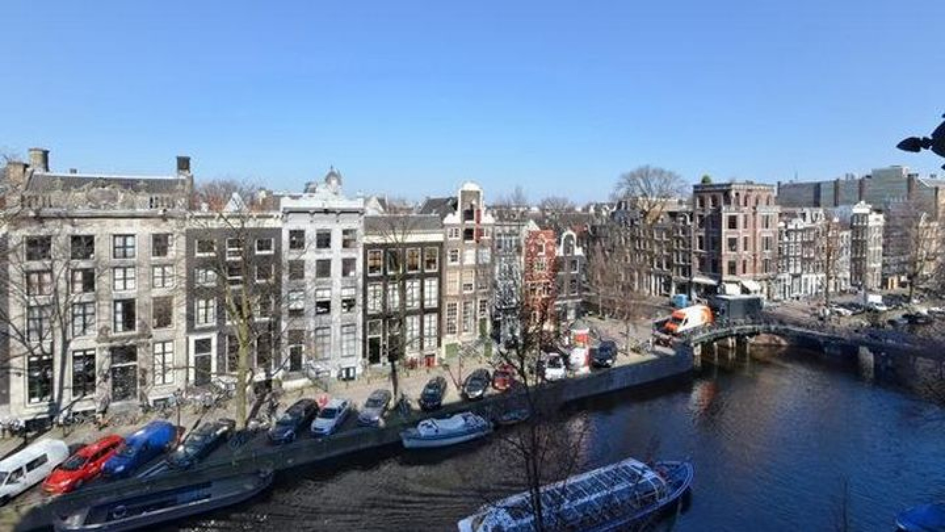 Johnny de Mol zet na drie jaar zijn penthouse weer te koop. Zie foto's 7