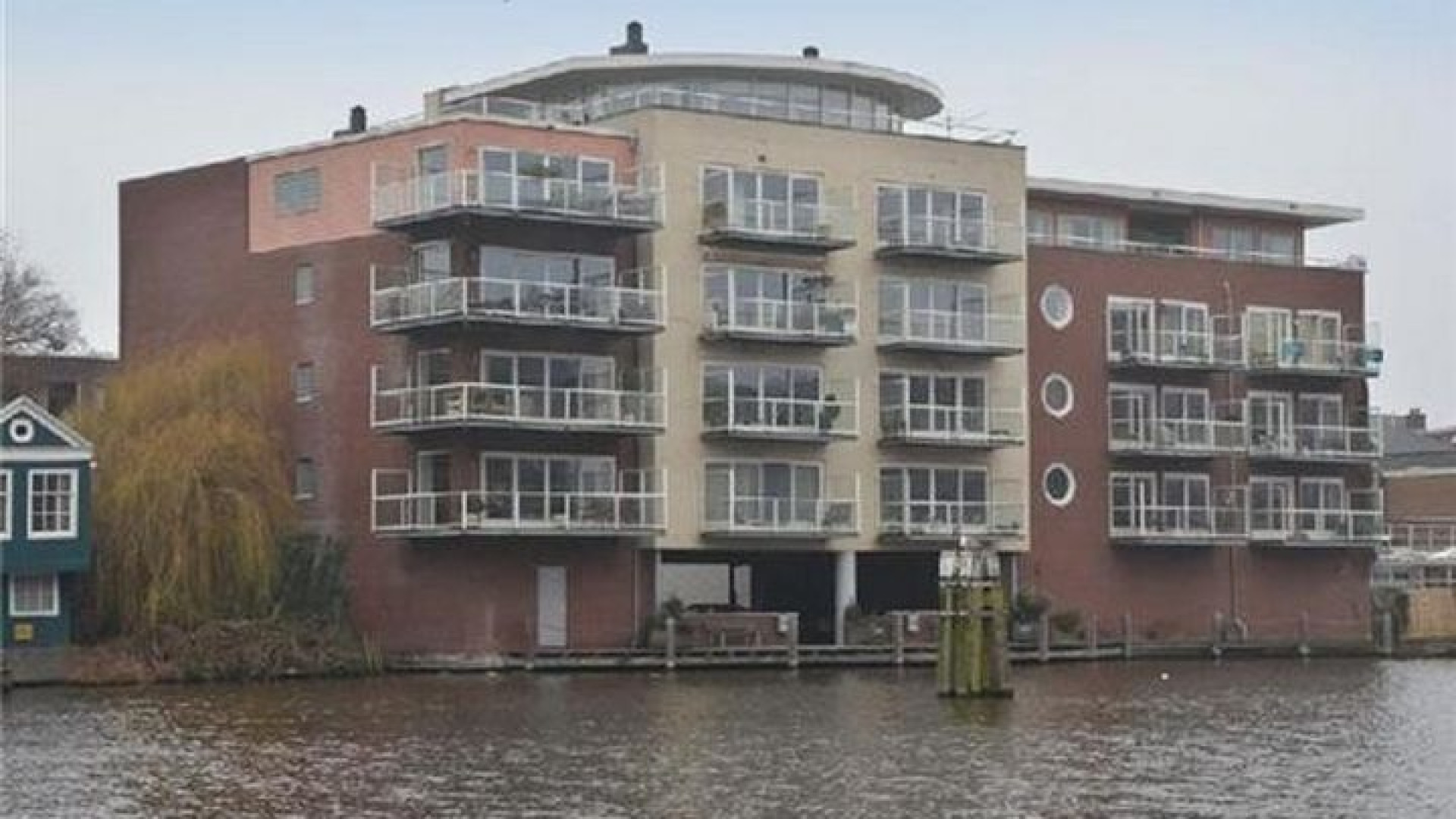 Feijenoord speler Joris Mathijsen zet zijn luxe appartement te koop! 1