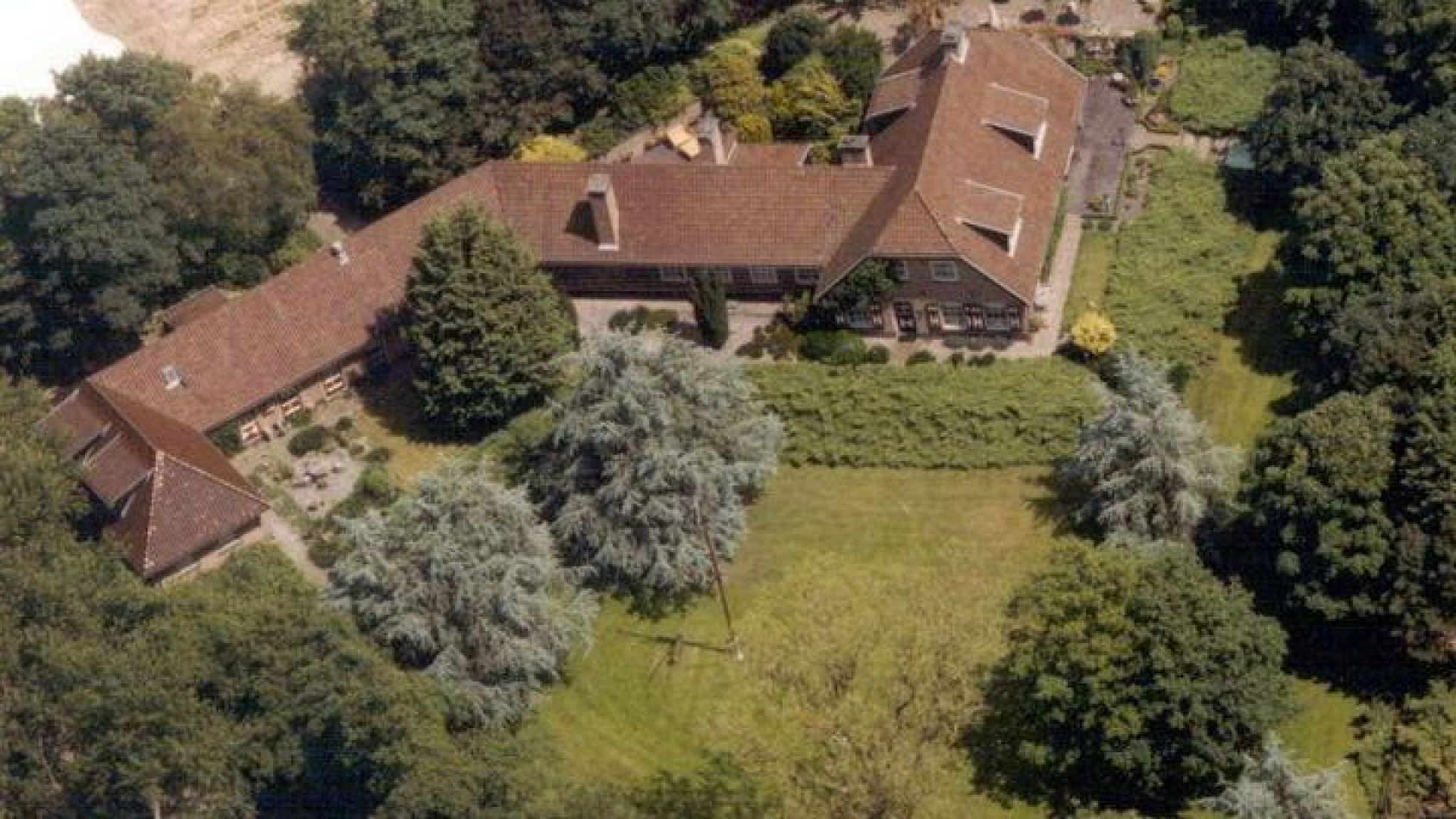 Henny Huisman verlaagt vraagprijs van zijn villa drastisch!