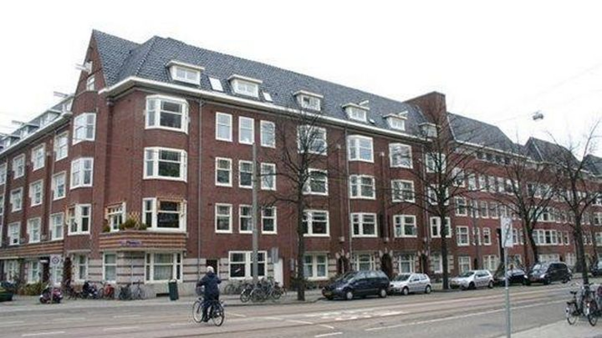 Topvisagist Mari van de Ven verlaagt na 5 jaar eindelijk vraagprijs van zijn appartement. Zie foto's 1