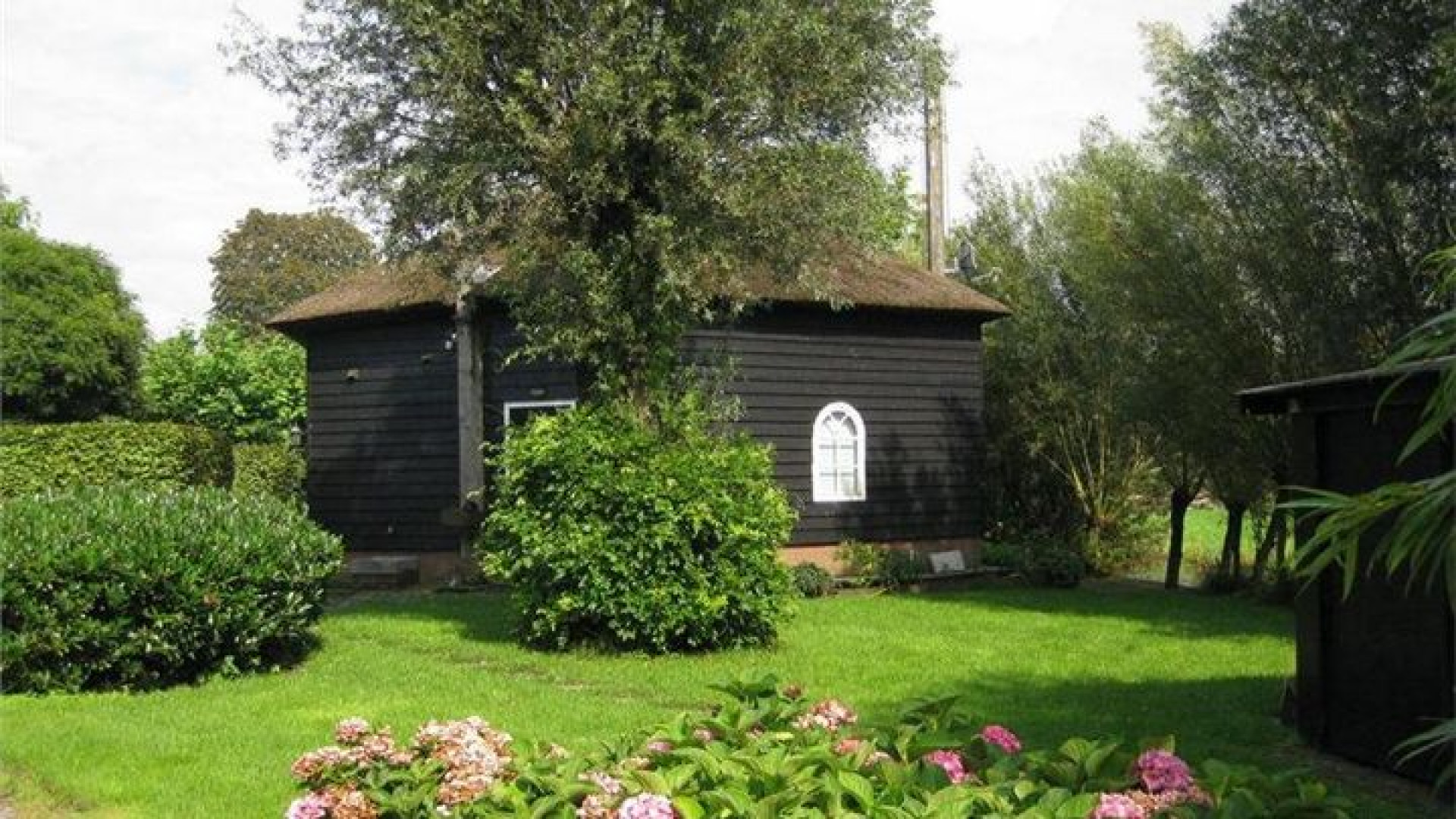 Ruth Jacott verkoopt eindelijk na 4 jaar haar woonboerderij. Zie foto's 29