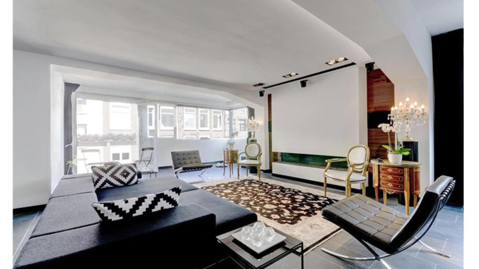 Maik de Boer zet zijn prachtige design appartement te koop. Zie foto's