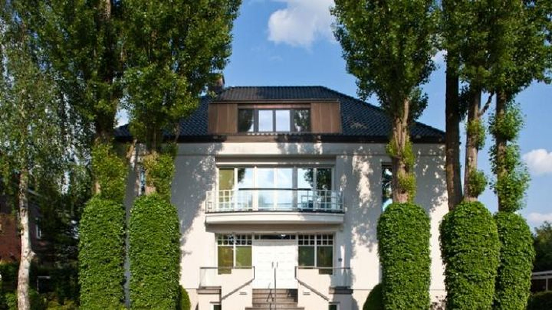 Sabia woont nog altijd in luxe villa aan de Alster in Hamburg. Zie foto's 1