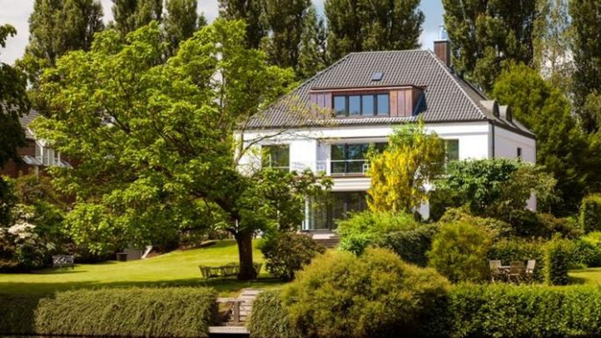 Huurprijs Hamburgse villa Sabia verlaagd. Zie foto's
