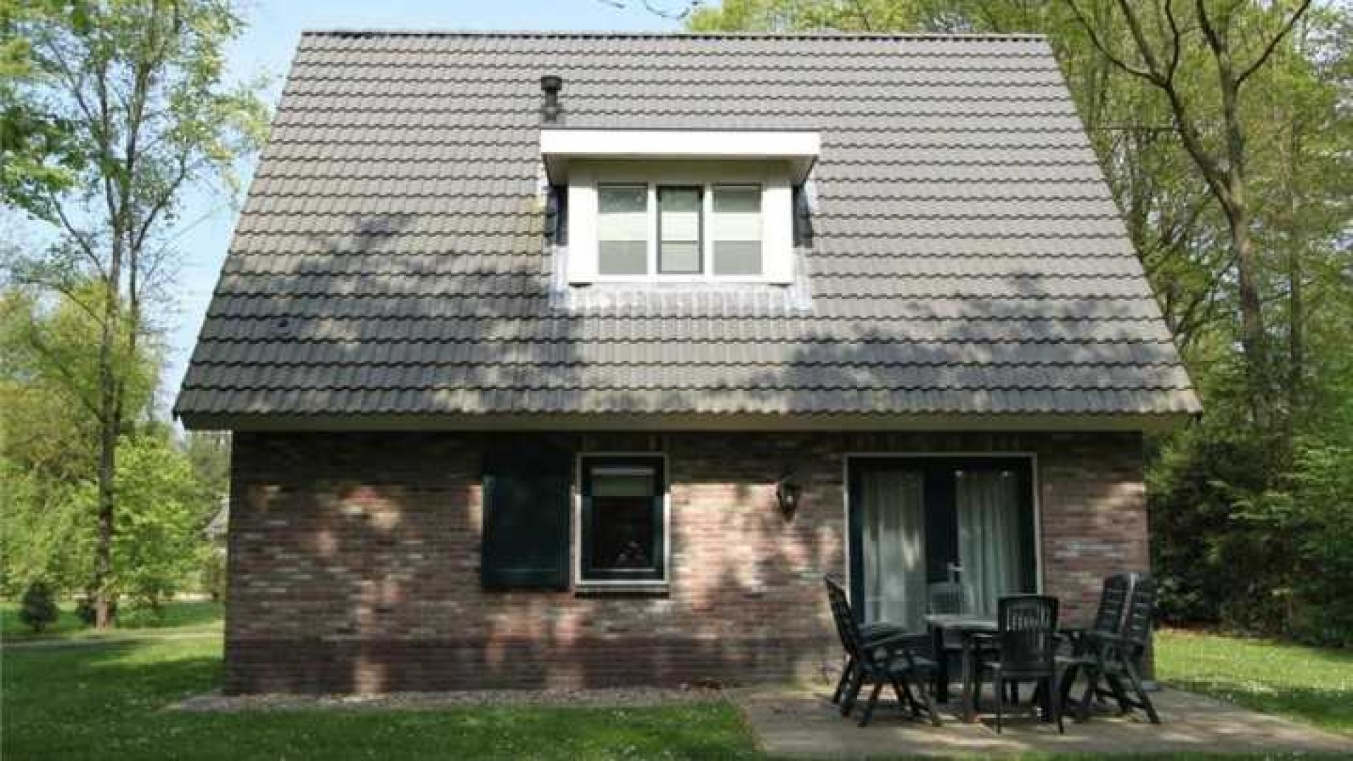 Andre van Duin heeft eindelijk zijn weekendhuis verkocht. Zie foto's 3