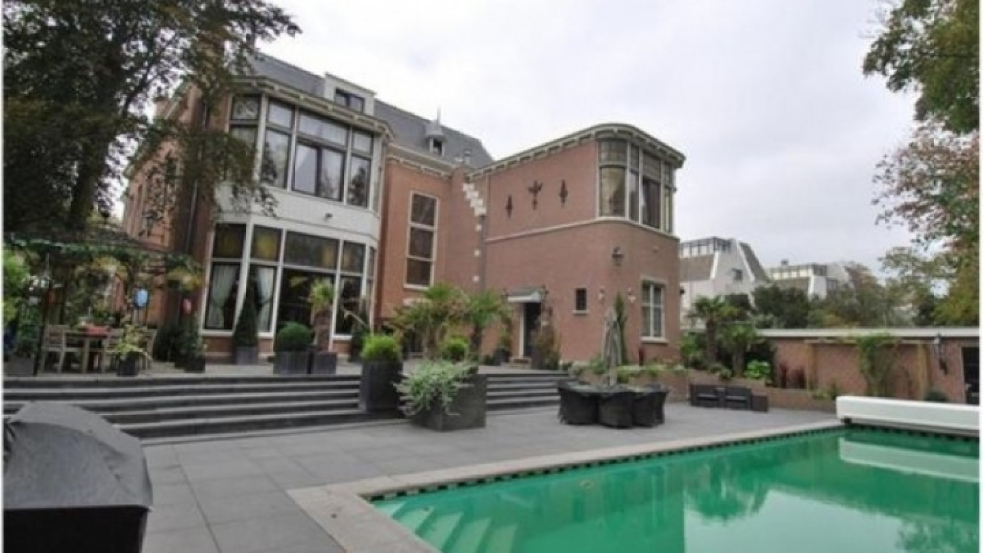 Topvoetbal trainer Martin Jol zet zijn Haagse miljoenenvilla te huur. Zie foto's