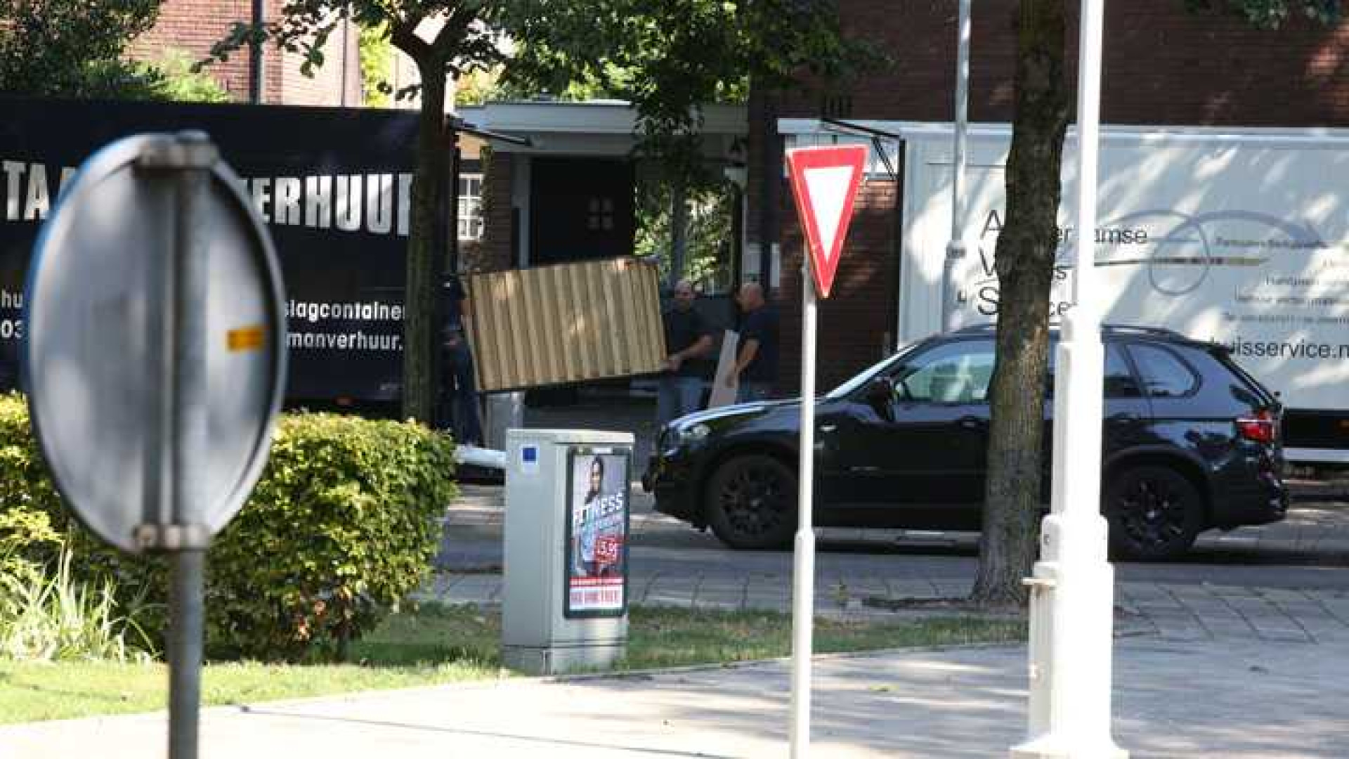 Verhuizing Doutzen Kroes uit Amsterdam Zuid verliep niet geheel vlekkeloos. Zie exclusieve foto's 6