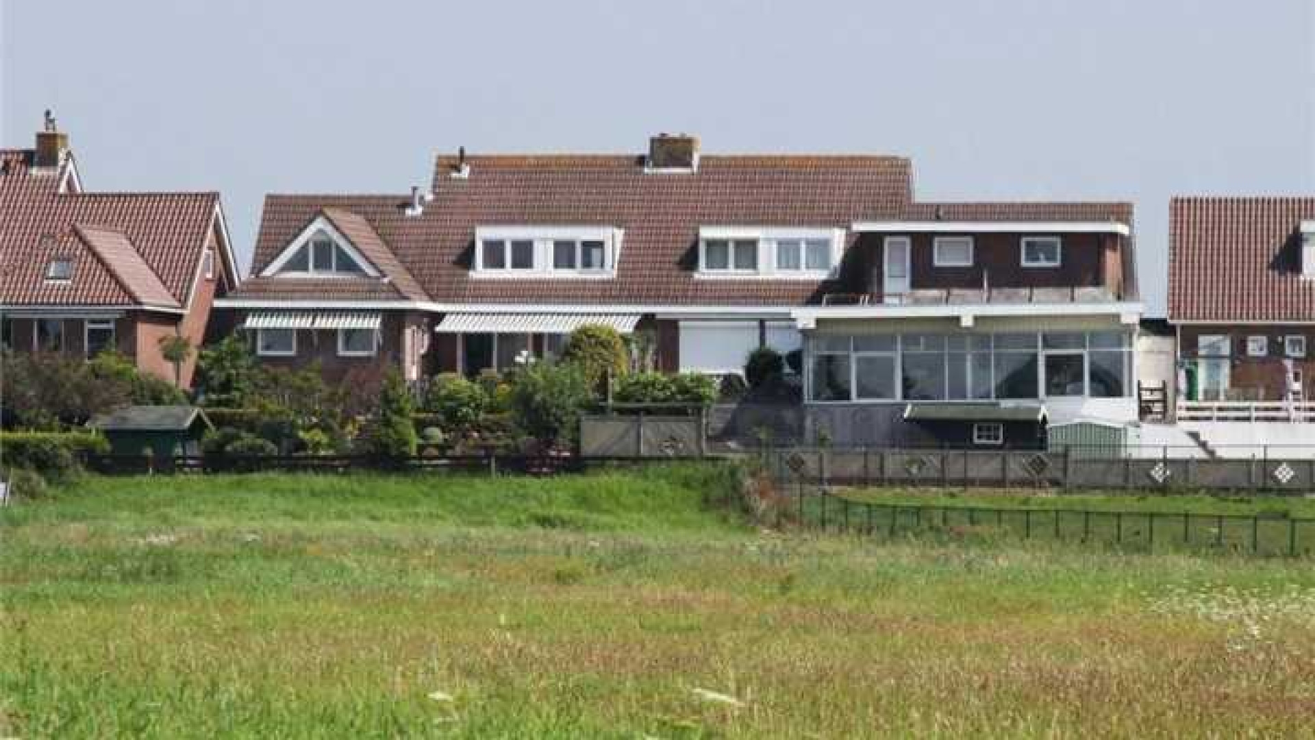 Particulier redt Patricia Paay bij aankoop van haar huis. Wie?  Zie foto's 3