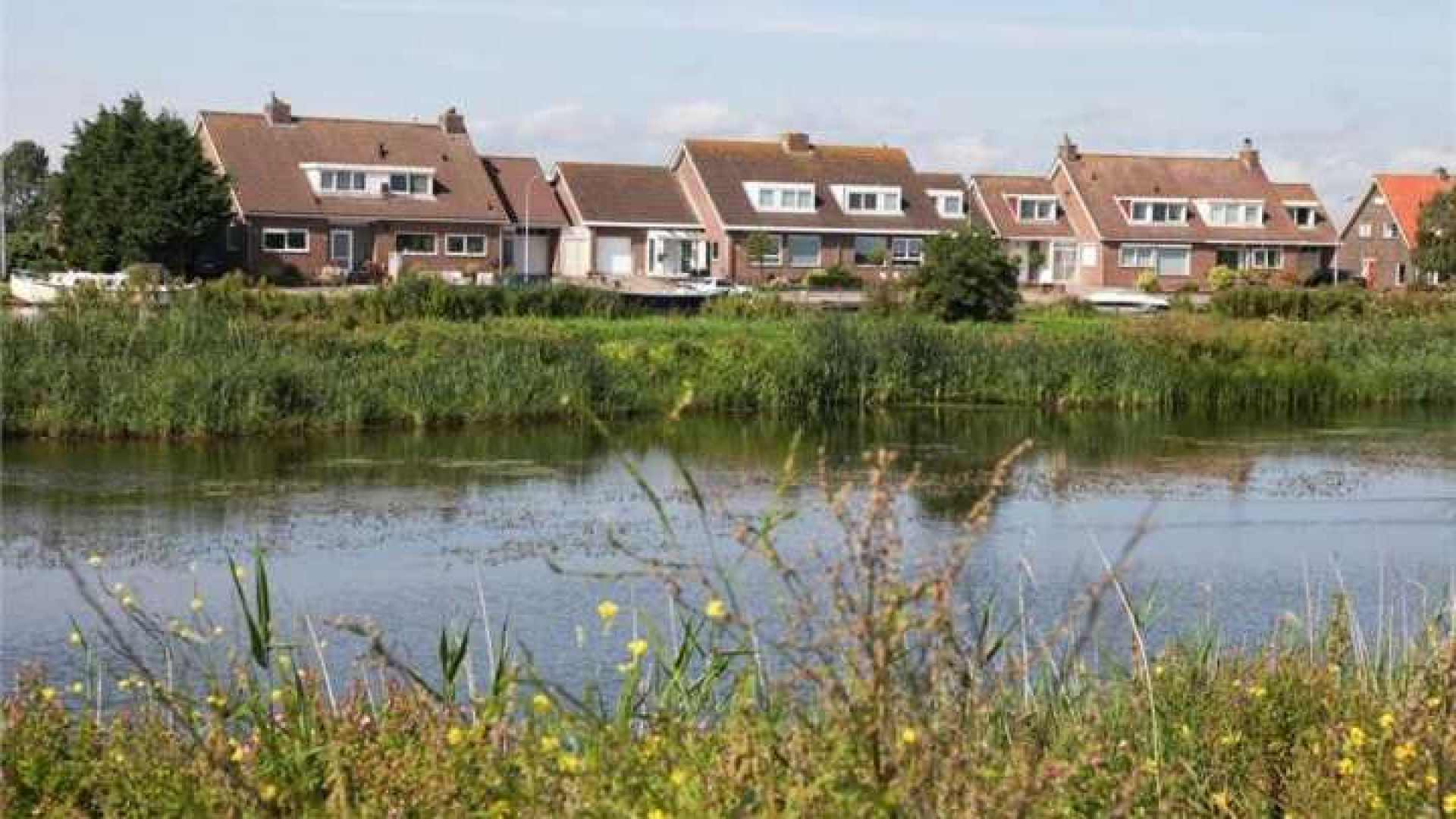 Huis Patricia Paay gisteren overgedragen aan nieuwe eigenaar. Zie foto's 2