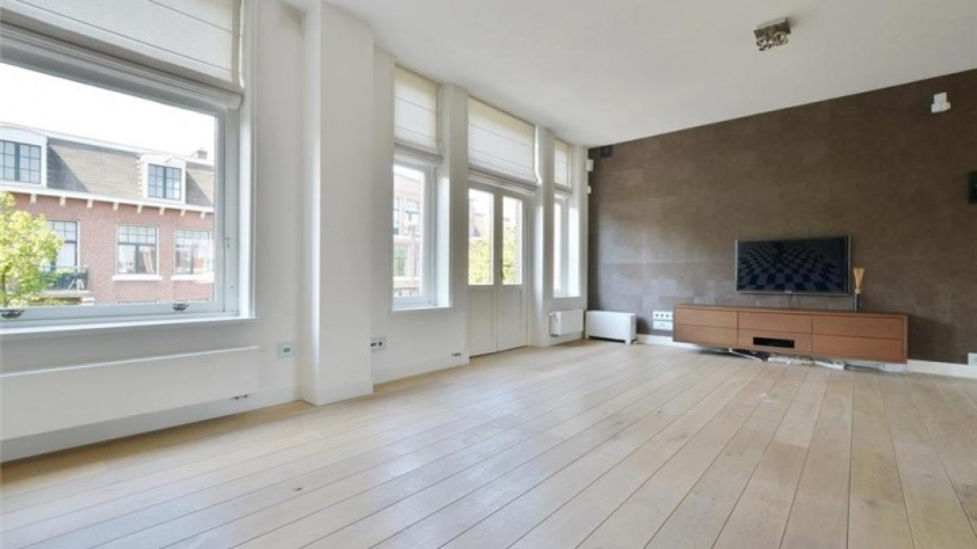 Frank Rijkaard zoekt huurder voor zijn luxe dubbele bovenhuis. Zie foto's 10