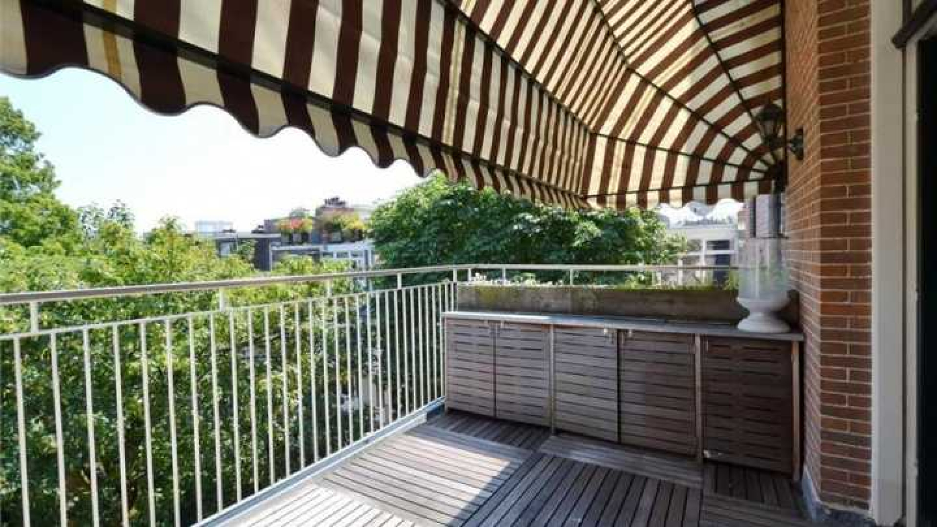 Frank Rijkaard vindt huurder voor dit zeer luxe appartement met jacuzzi op dakterras. Zie foto's 14