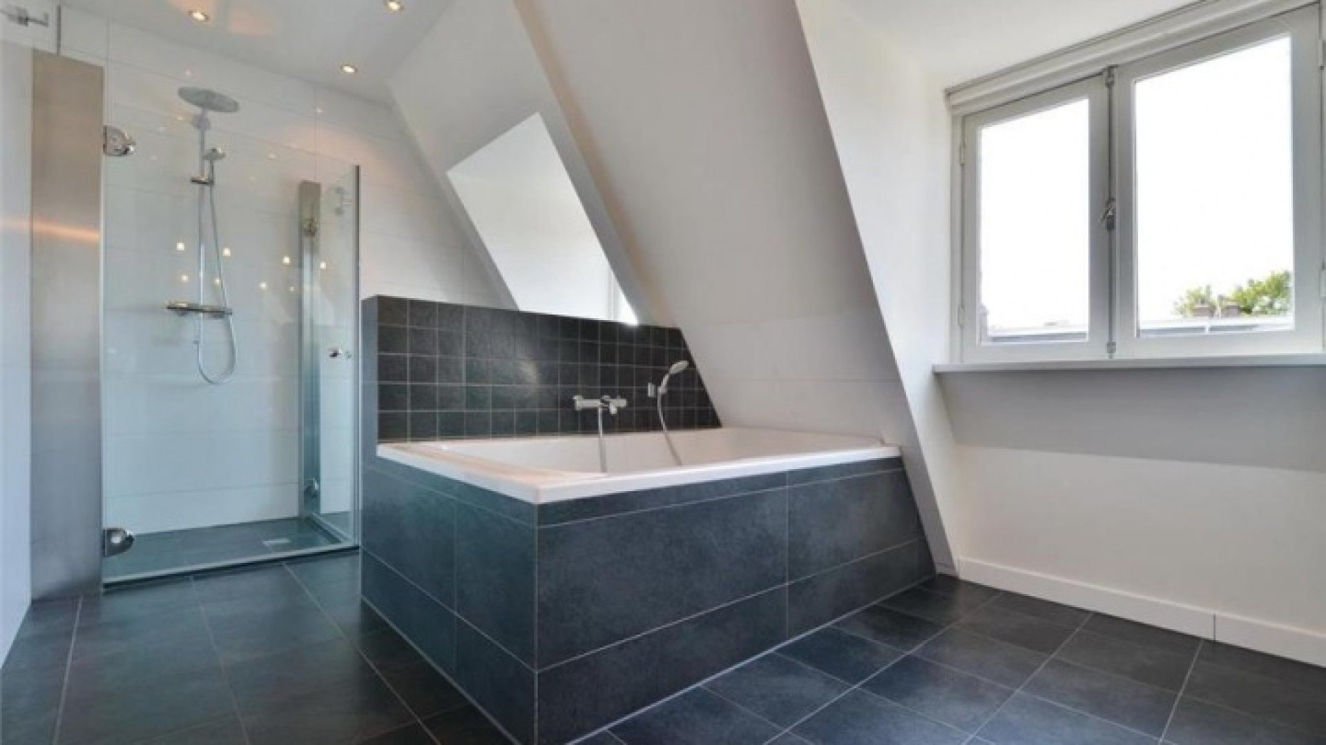 Frank Rijkaard zoekt huurder voor zijn luxe dubbele bovenhuis. Zie foto's 22