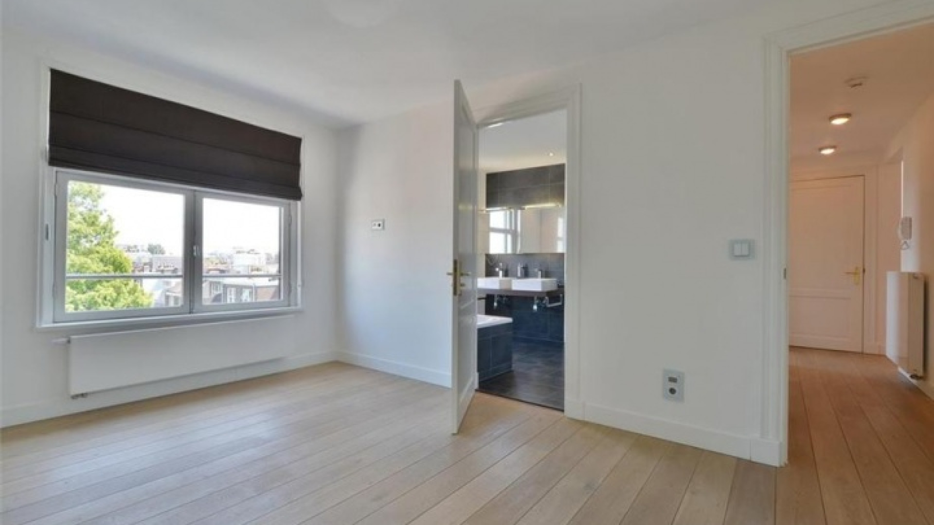Frank Rijkaard vindt huurder voor dit zeer luxe appartement met jacuzzi op dakterras. Zie foto's 23