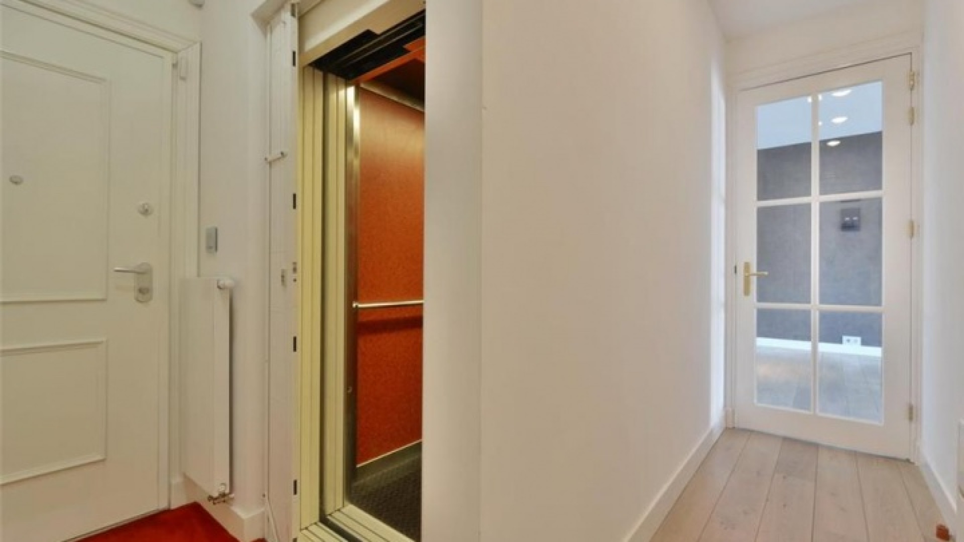 Frank Rijkaard vindt huurder voor dit zeer luxe appartement met jacuzzi op dakterras. Zie foto's 5