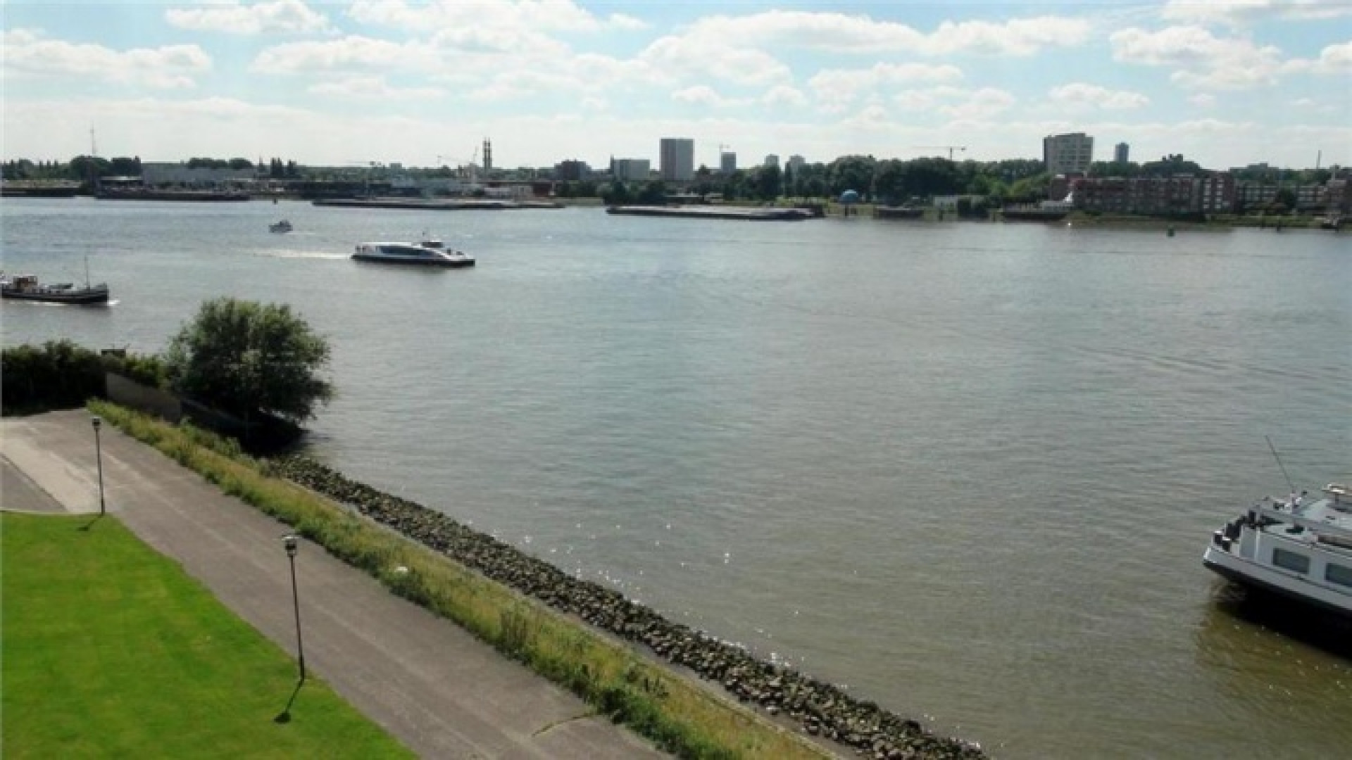 Jan de Hoop moet diep buigen voor koper. Zie foto's 22