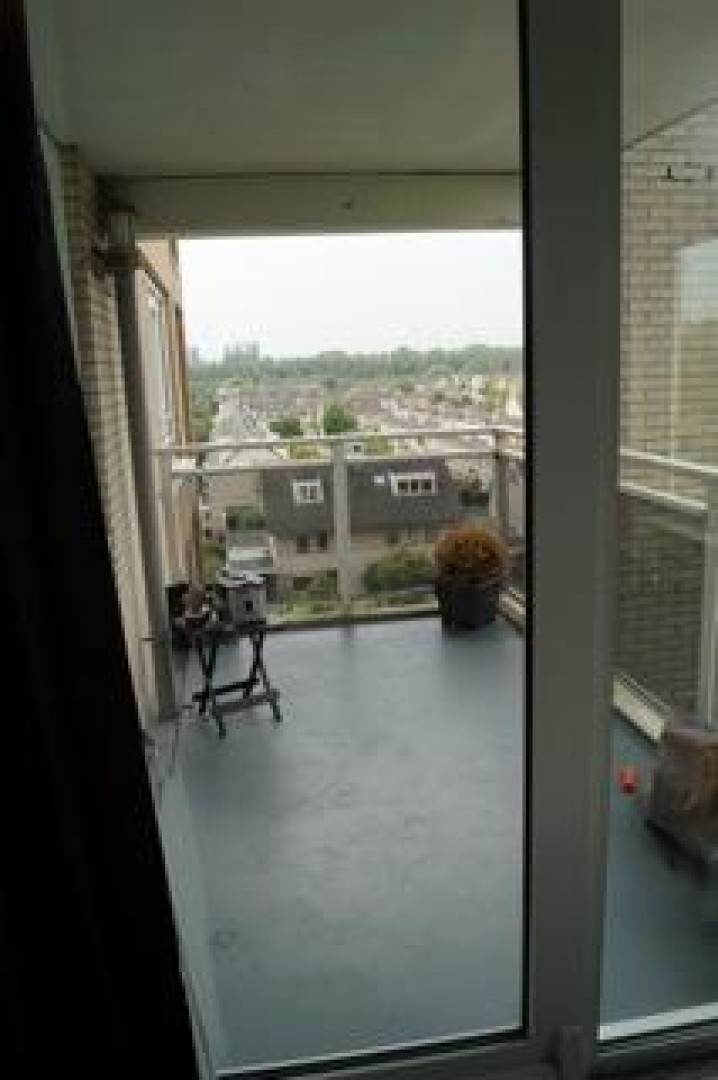 Yes- R haalt zijn appartement uit de verkoop. Zie foto's 9