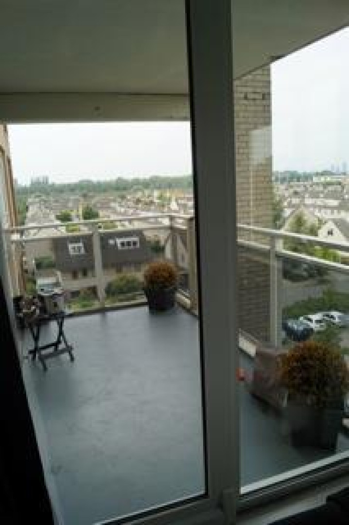 Yes- R haalt zijn appartement uit de verkoop. Zie foto's 10