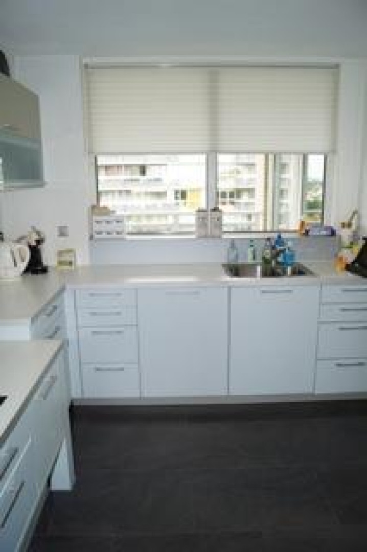 Yes- R haalt zijn appartement uit de verkoop. Zie foto's 20