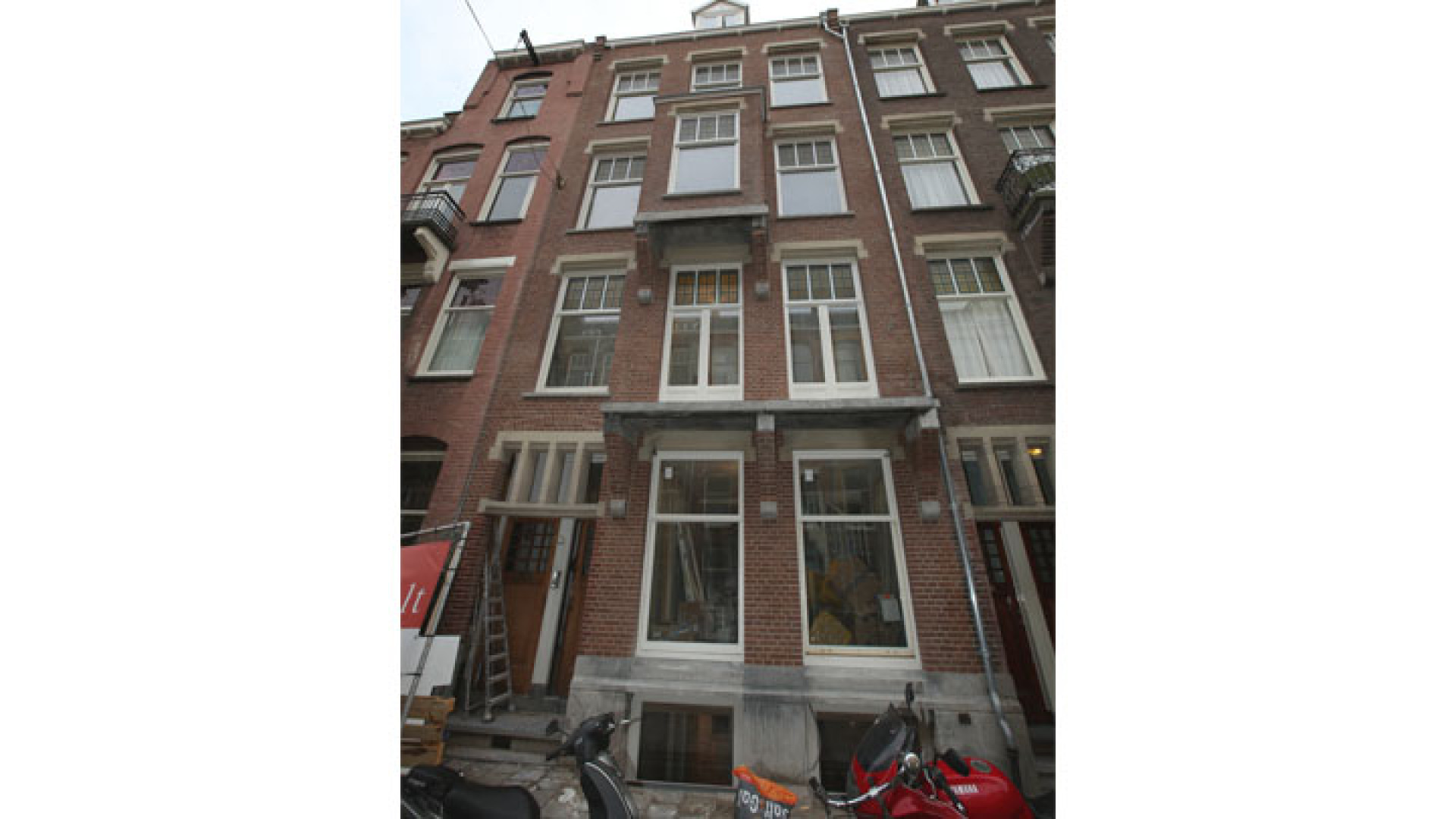 Doutzen Kroes koopt schitterend pand in Amsterdam Oud Zuid. Zie exclusieve foto's