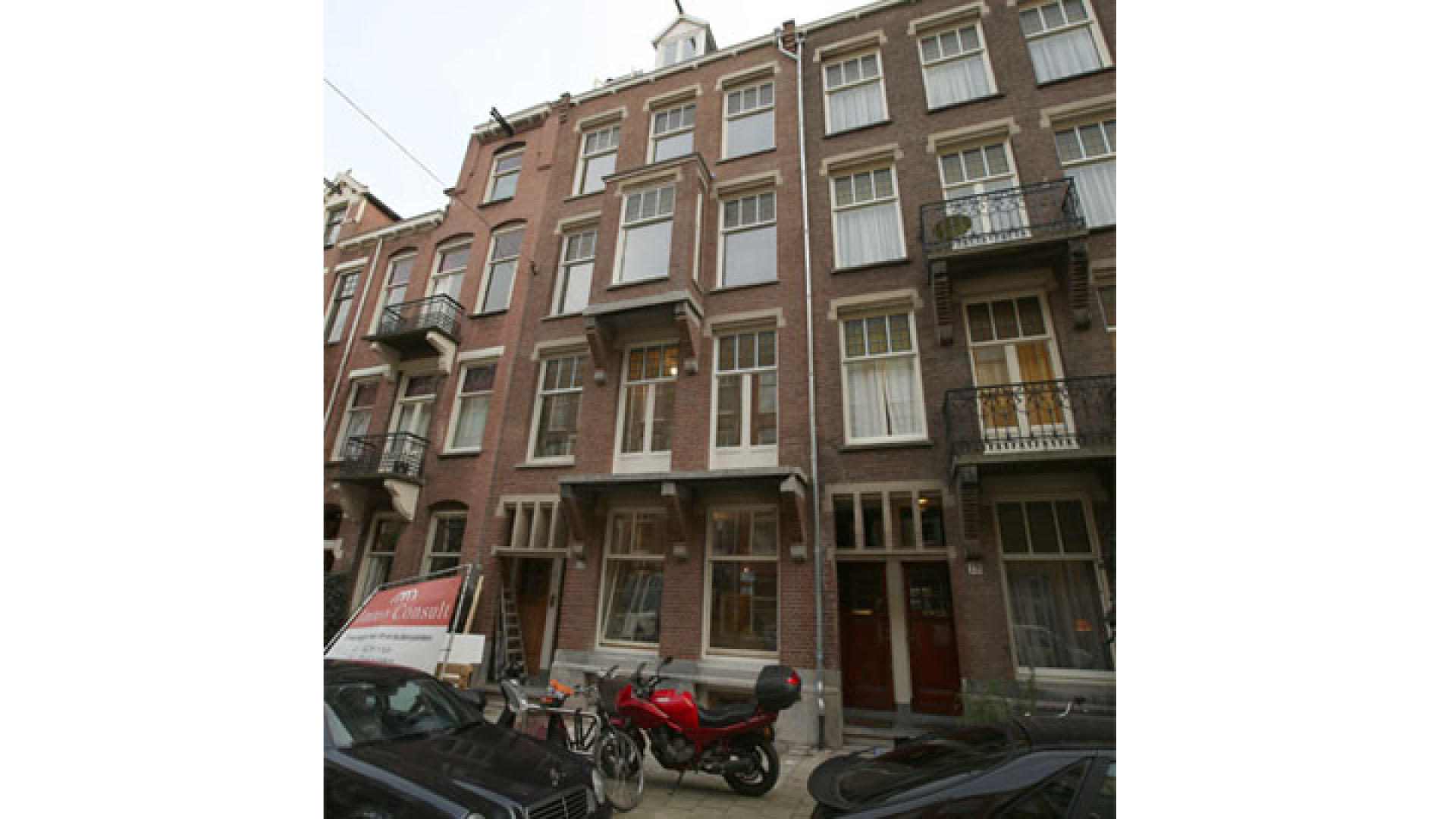 Doutzen Kroes koopt schitterend pand in Amsterdam Oud Zuid. Zie exclusieve foto's
