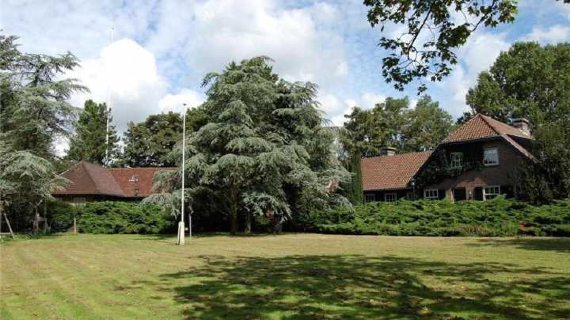 Surprise! Henny Huisman haalt na 2 jaar villa uit de verkoop. Zie foto's 1