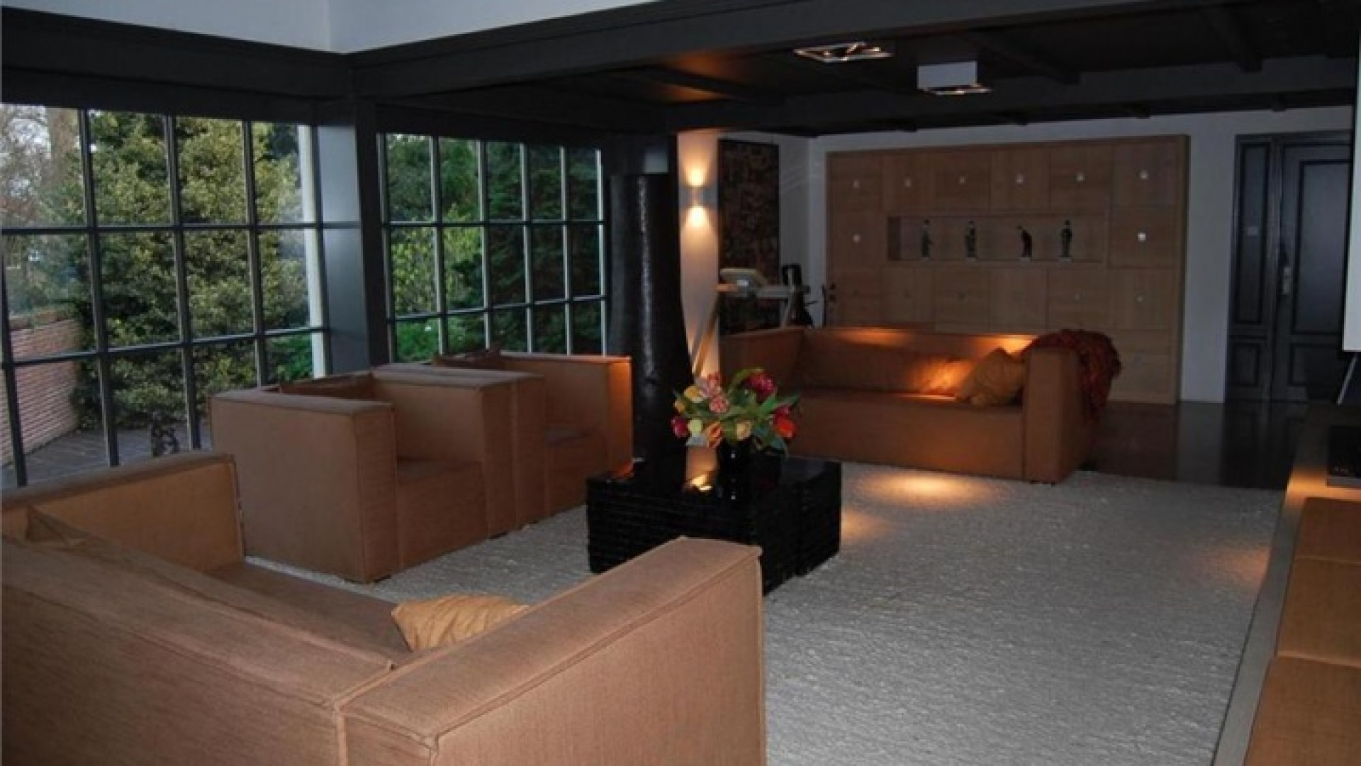 Henny Huisman verlaagt wederom vraagprijs van zijn luxe villa! Zie 42 nieuwe foto's !!