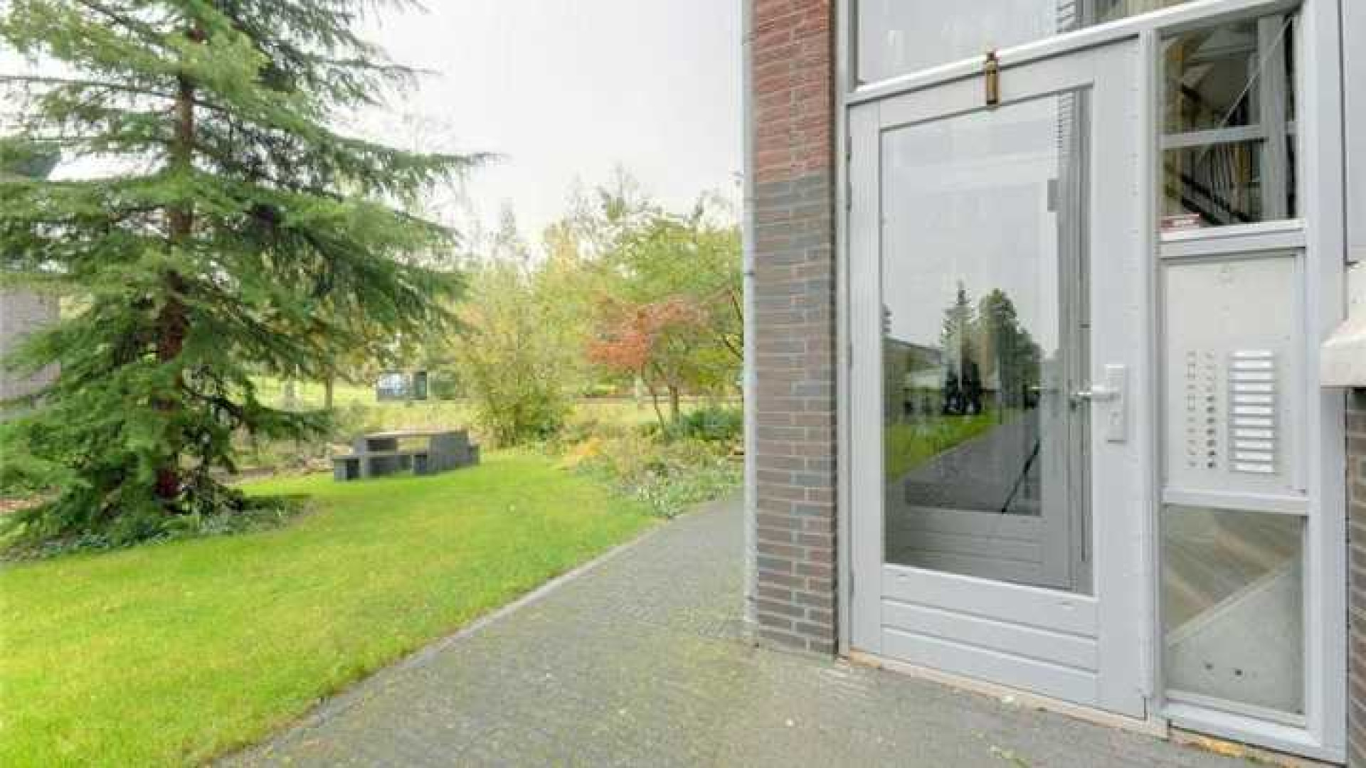 GeenStijl oprichter Dominique Weesie verkoopt zijn appartement met vette winst. Zie foto's 3