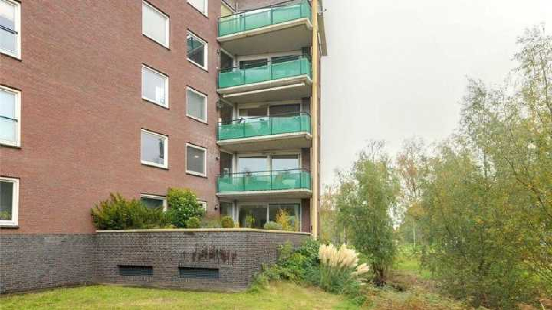 Dominique Weesie betaalt ex tienduizenden euro's en zet gelijk zijn appartement te koop. Zie foto's 2