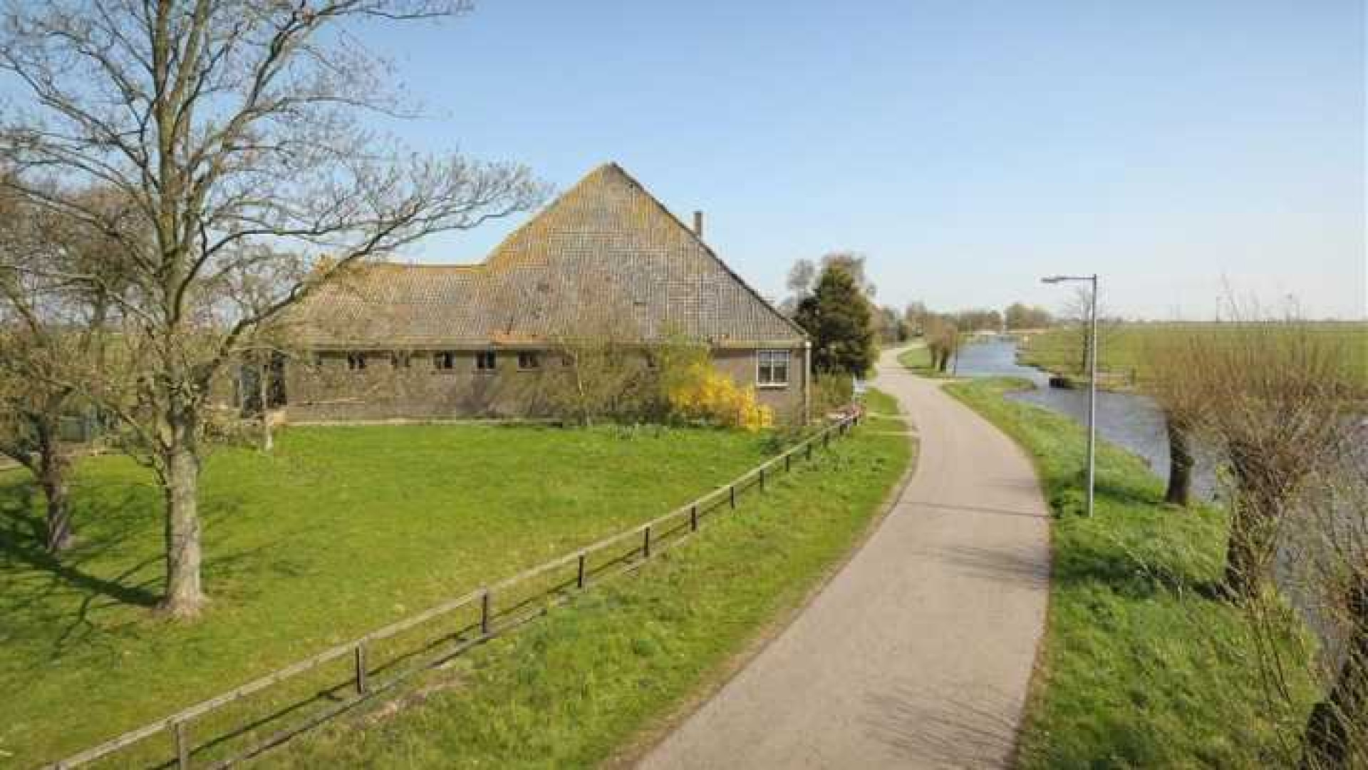 Gouden Kalf winnaar Peter Paul Muller verbouwde deze boerderij grotendeels met eigen handen. Zie foto's 1