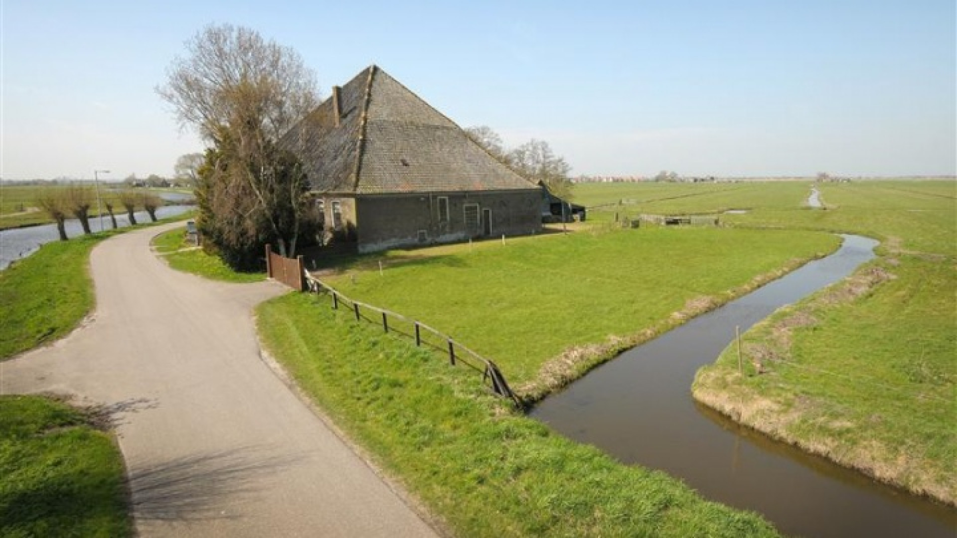 Gouden Kalf winnaar Peter Paul Muller verbouwde deze boerderij grotendeels met eigen handen. Zie foto's 4